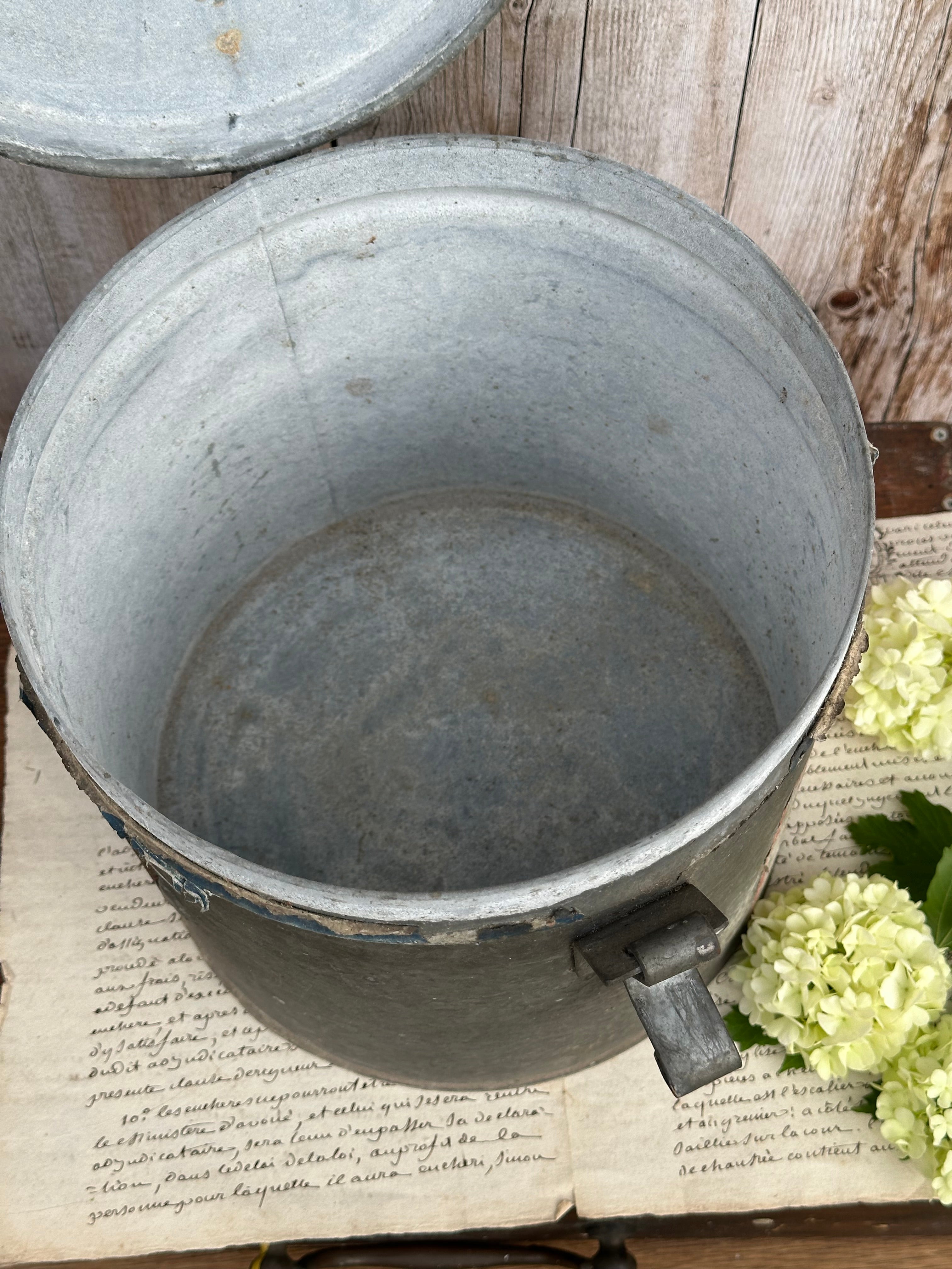 Rare and very large metal pot with Felix Potin "small orange and lemon slices" lid