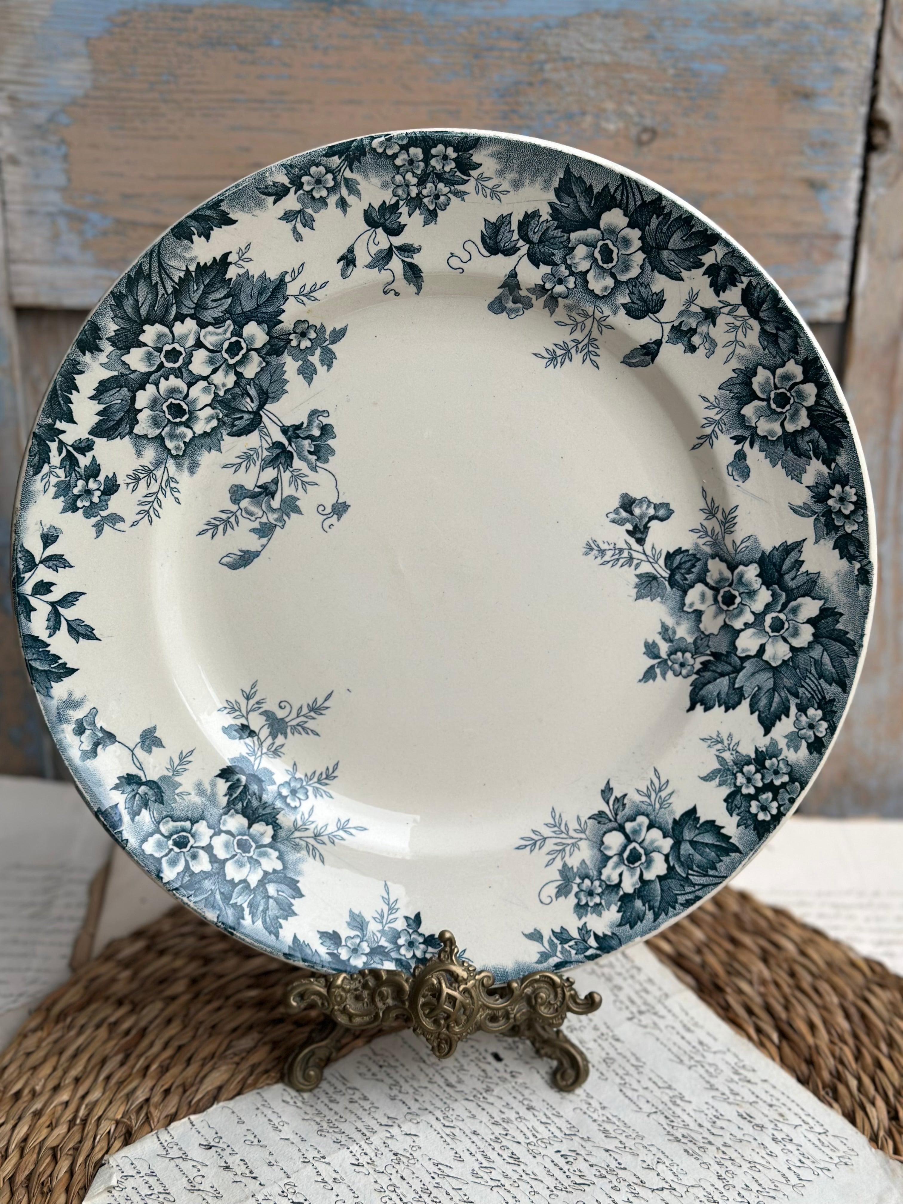 Plat rond Saint Amand Hamage modèle Marie- Louise