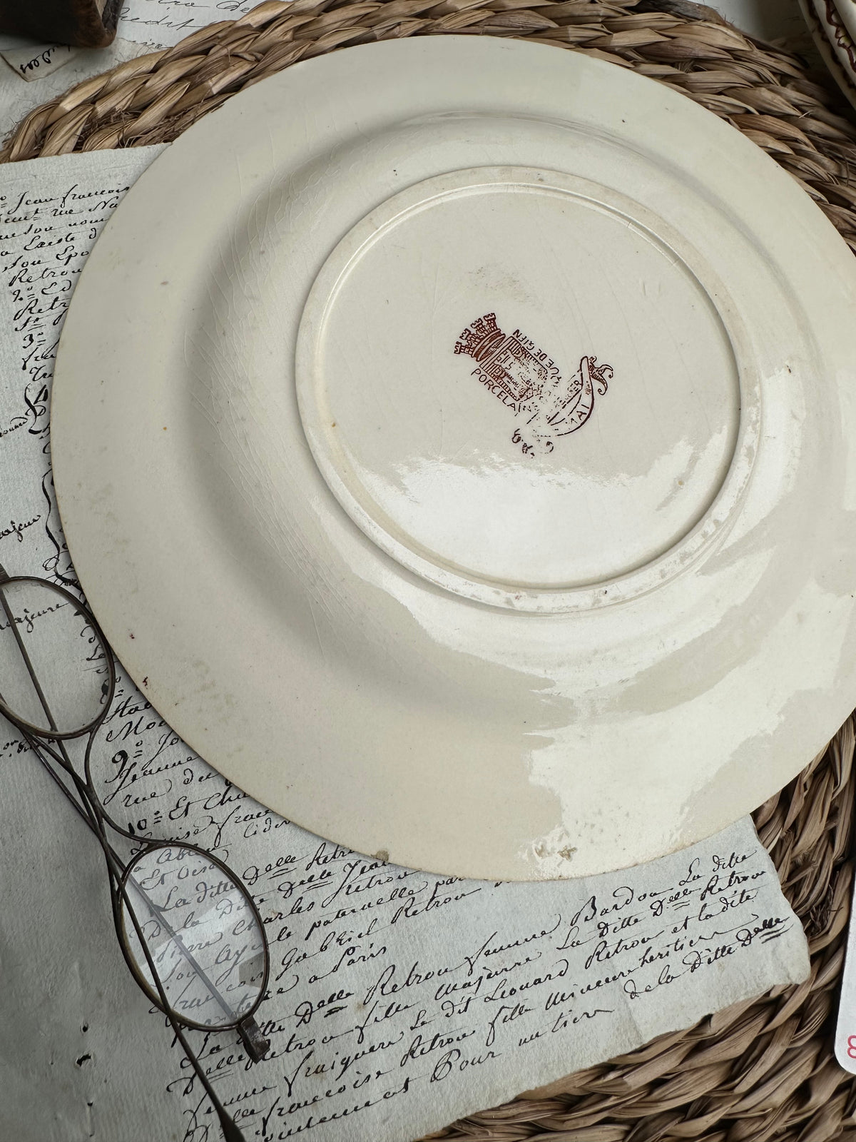 C. Assiette à dessert polychrome Gien modèle Mai