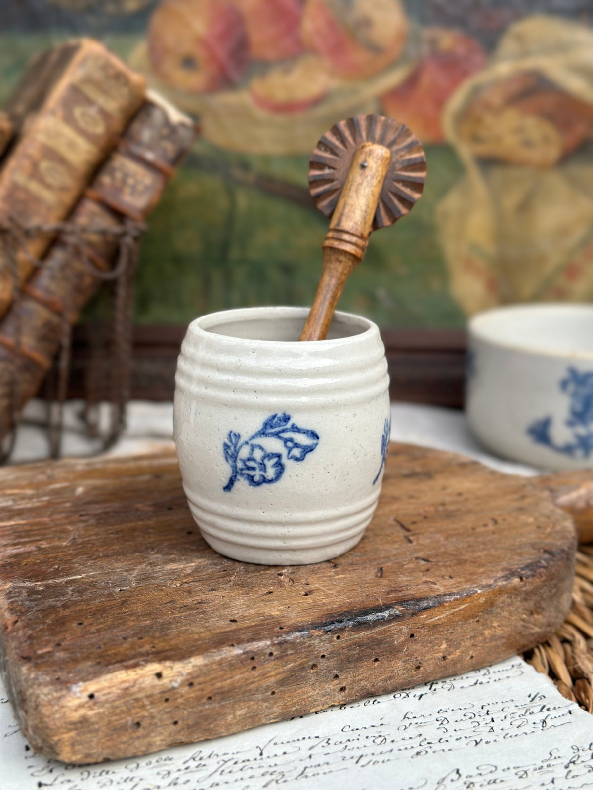 Petit pot St. Uze et la molette à pâte en bois