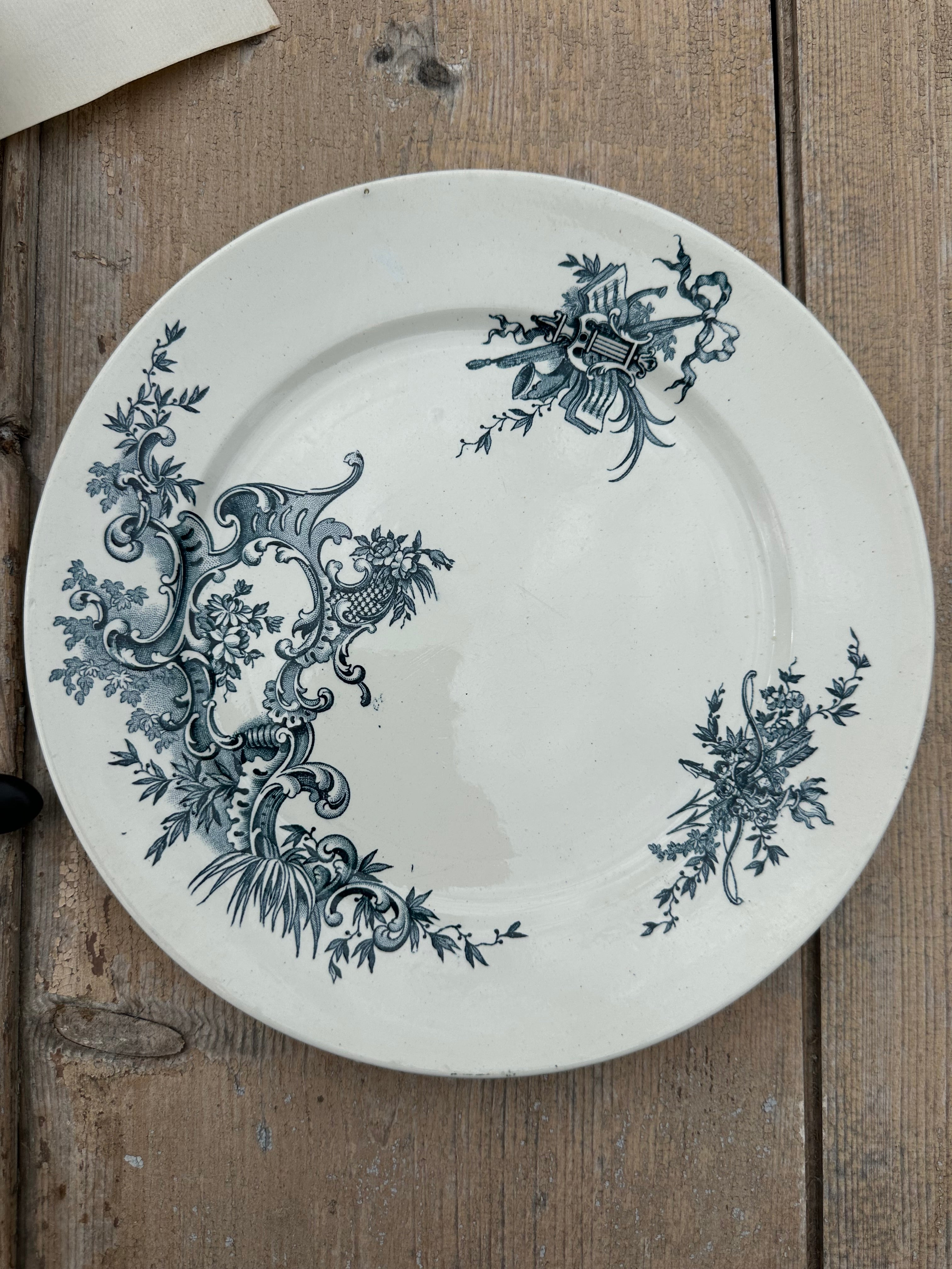 II. Set of 6 mismatched dinner plates
