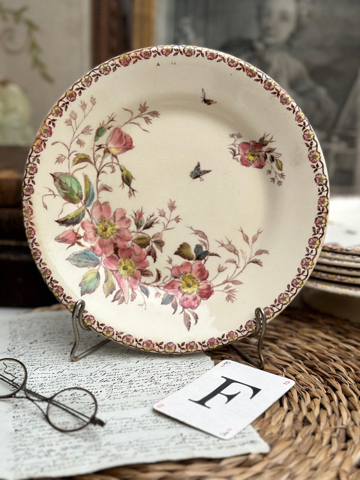 F. Assiette à dessert polychrome Gien modèle Mai