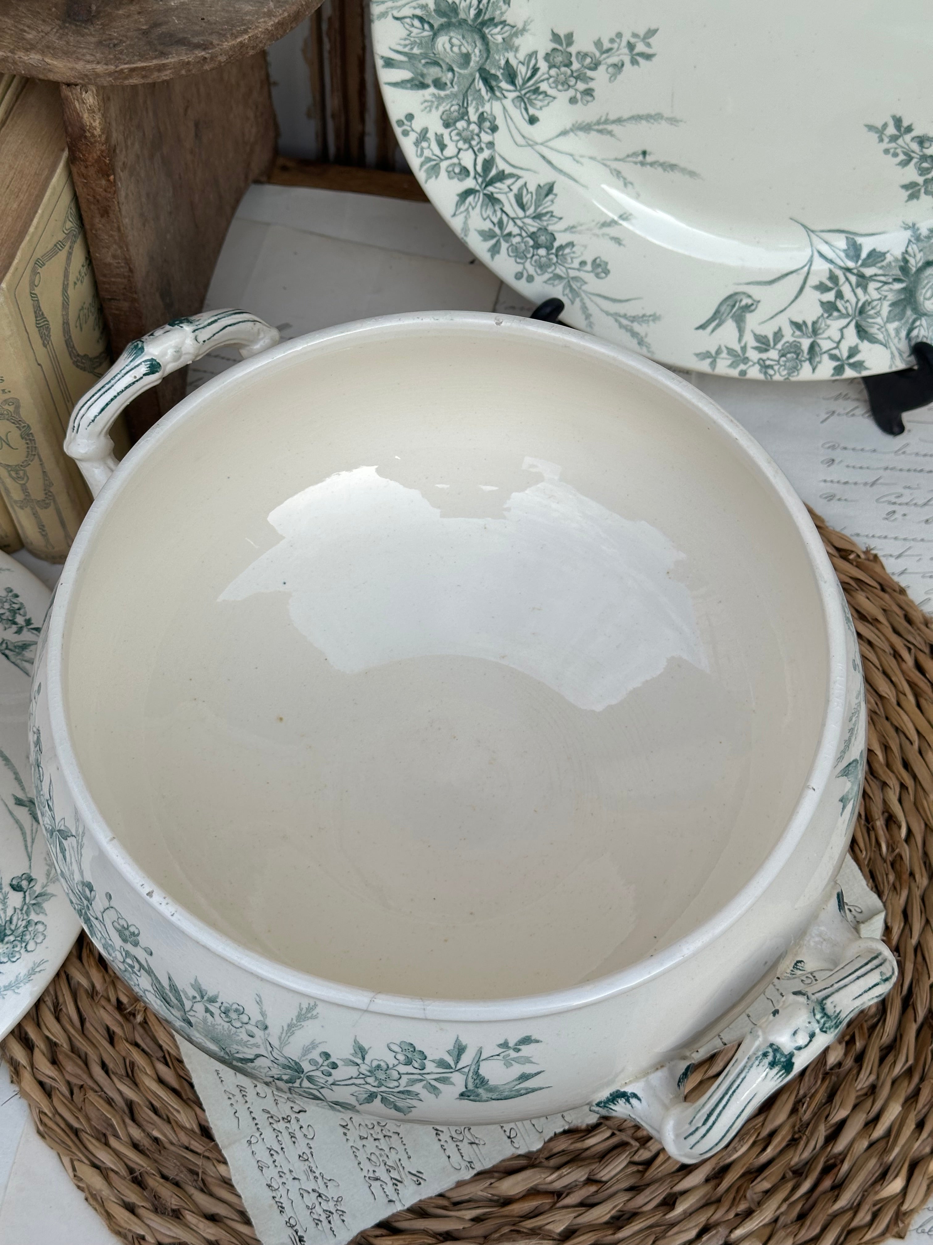 Large Creil et Montereau soup tureen, Linotte model