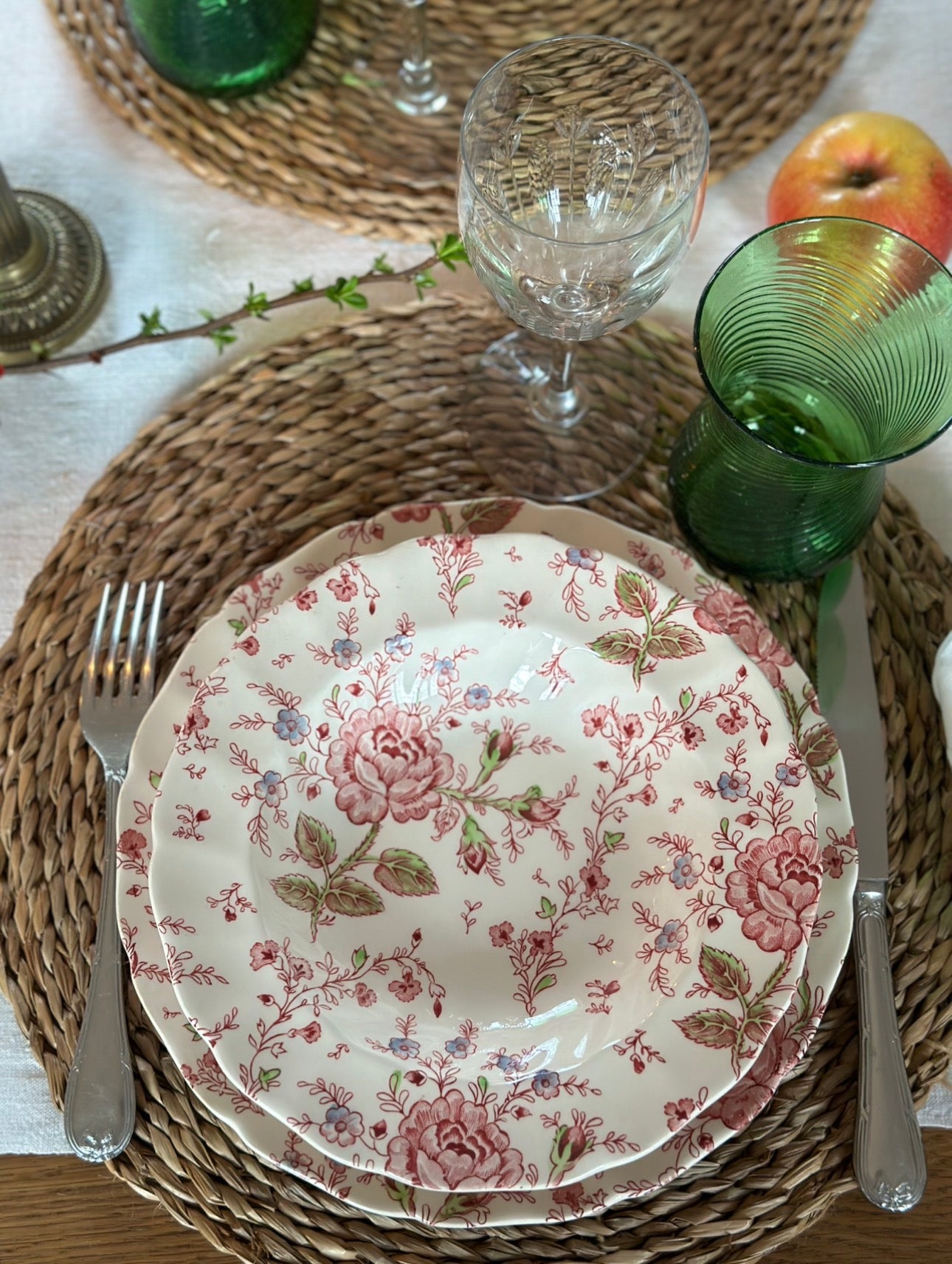 Suite de 6 assiettes creuses Johnson Bros modèle Rose Chintz