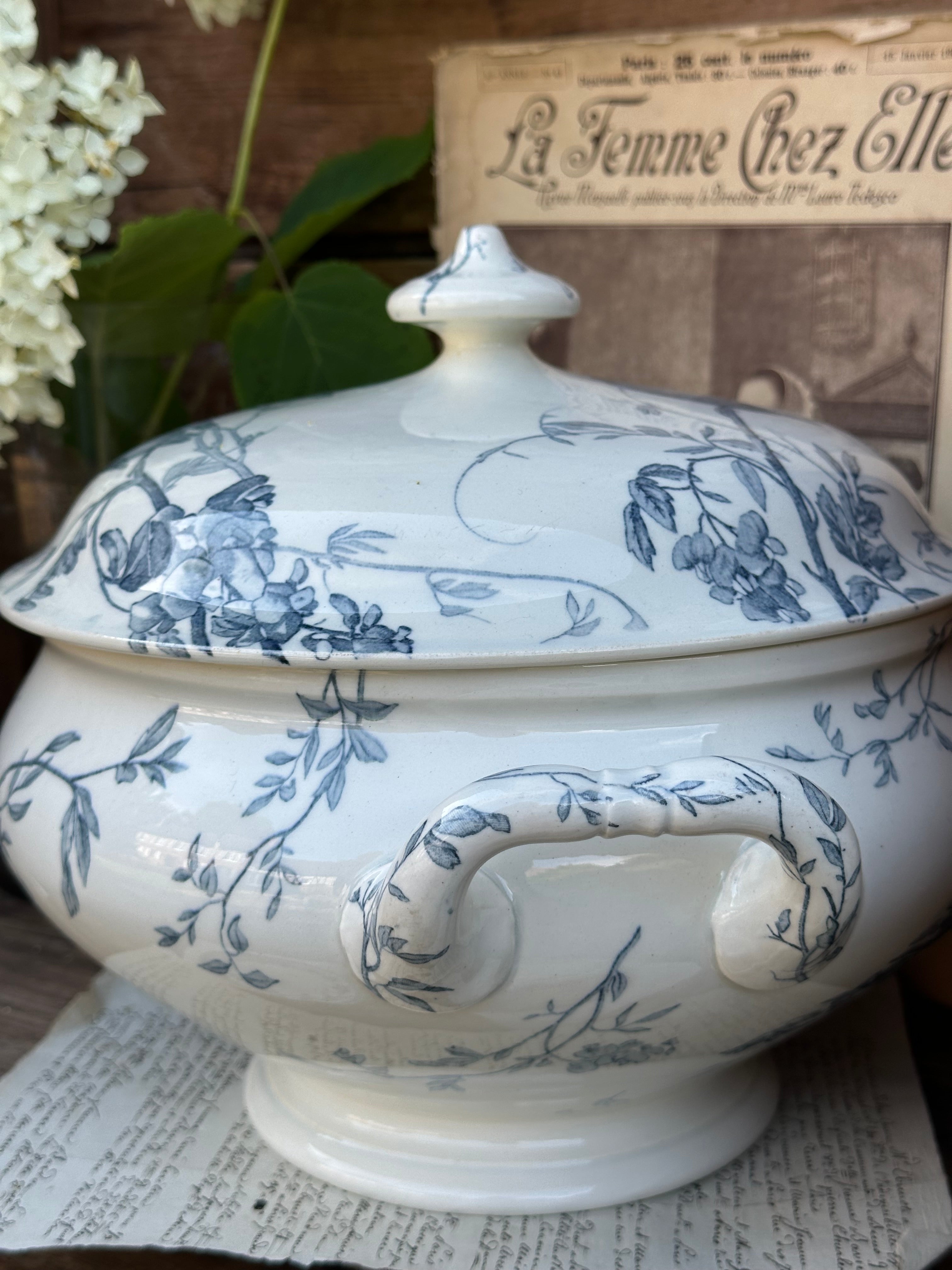 Rare and large Heathcote Bone Takou pattern soup tureen