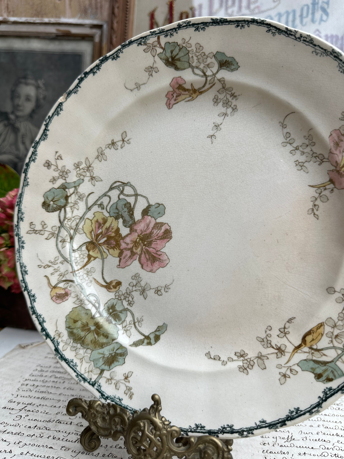 Assiette polychrome Choisy le Roi