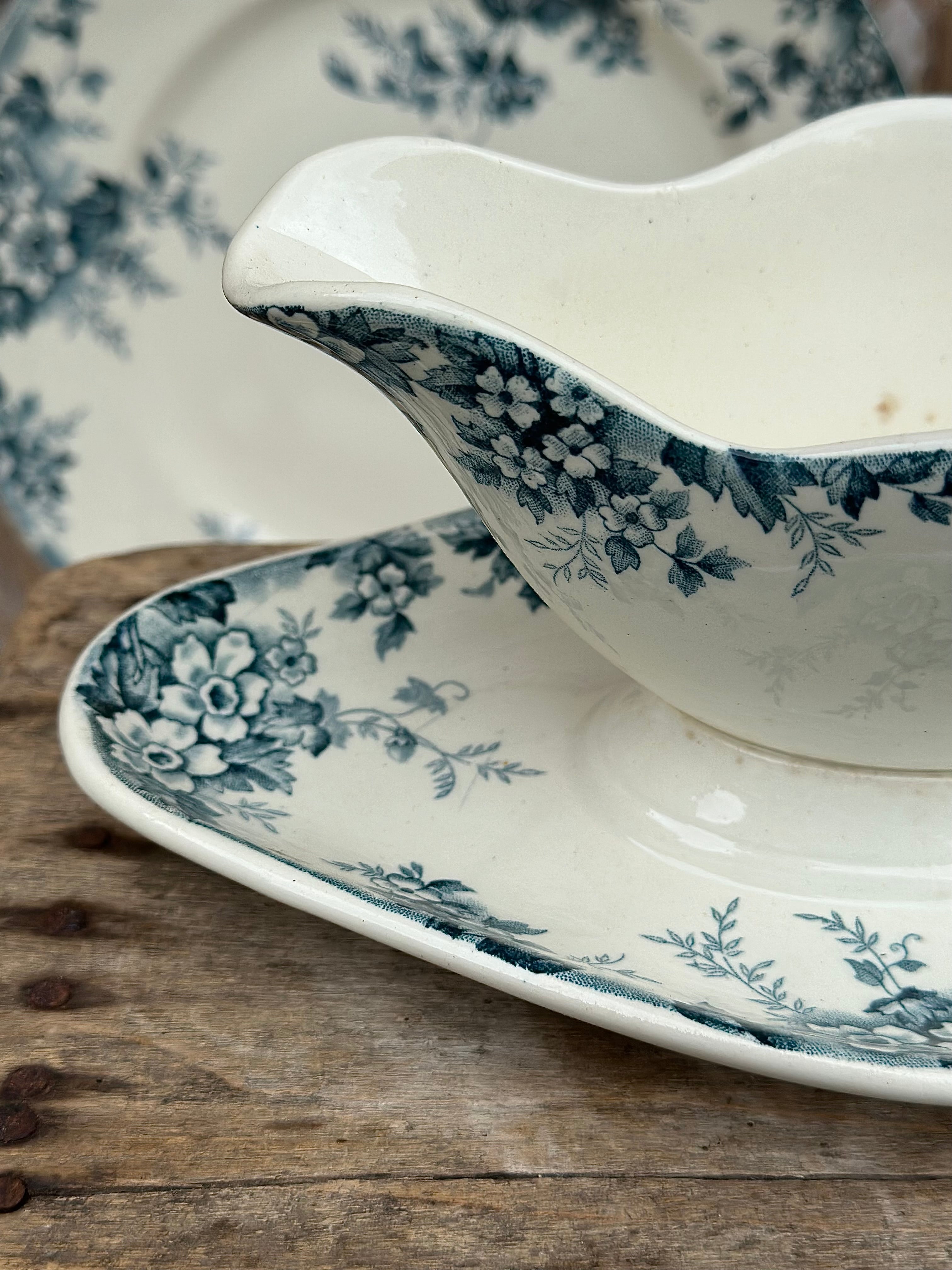 Saint Amand Hamage gravy boat, Marie-Louise model