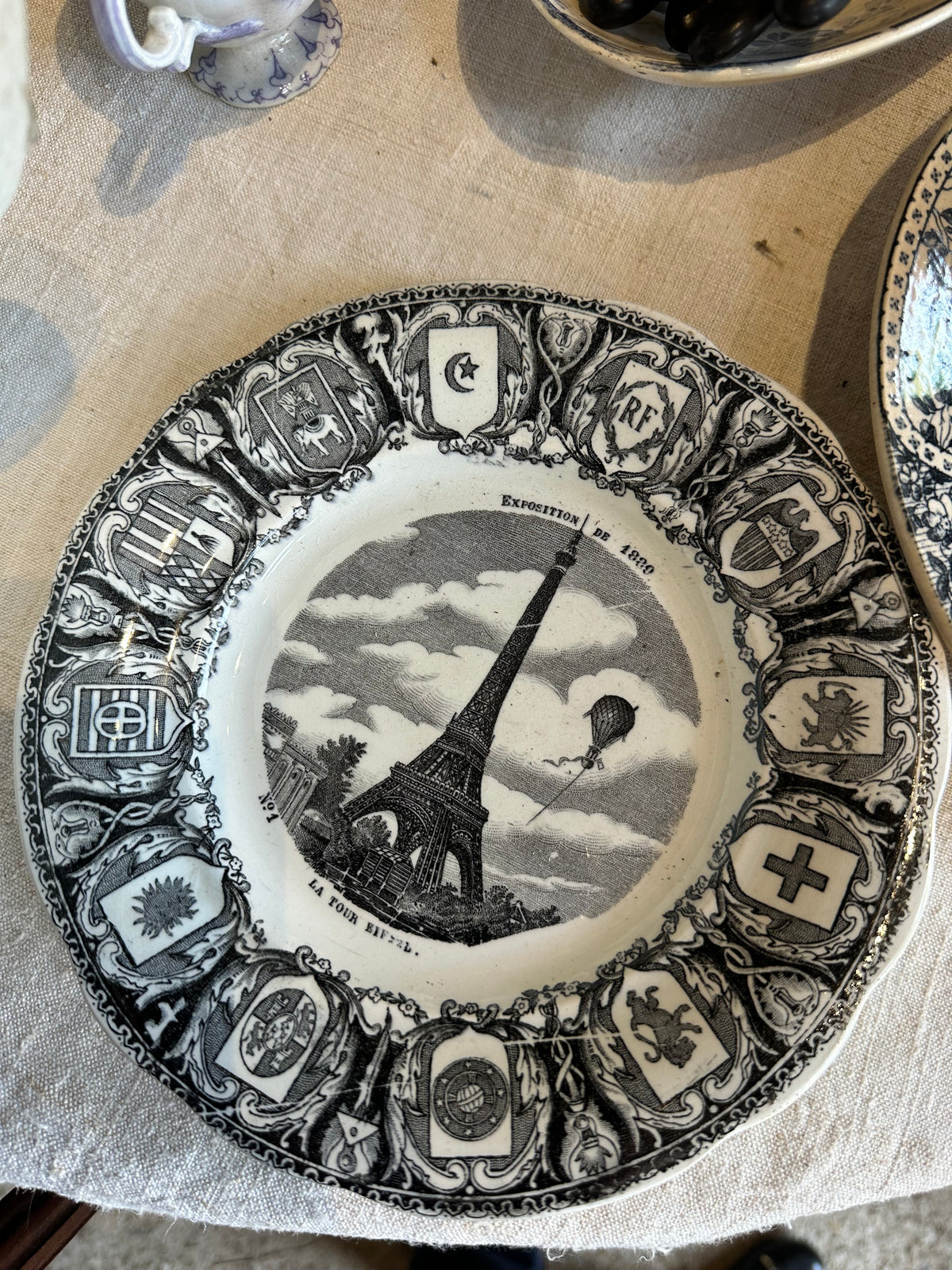 Assiette Creil et Montereau Tour Eiffel