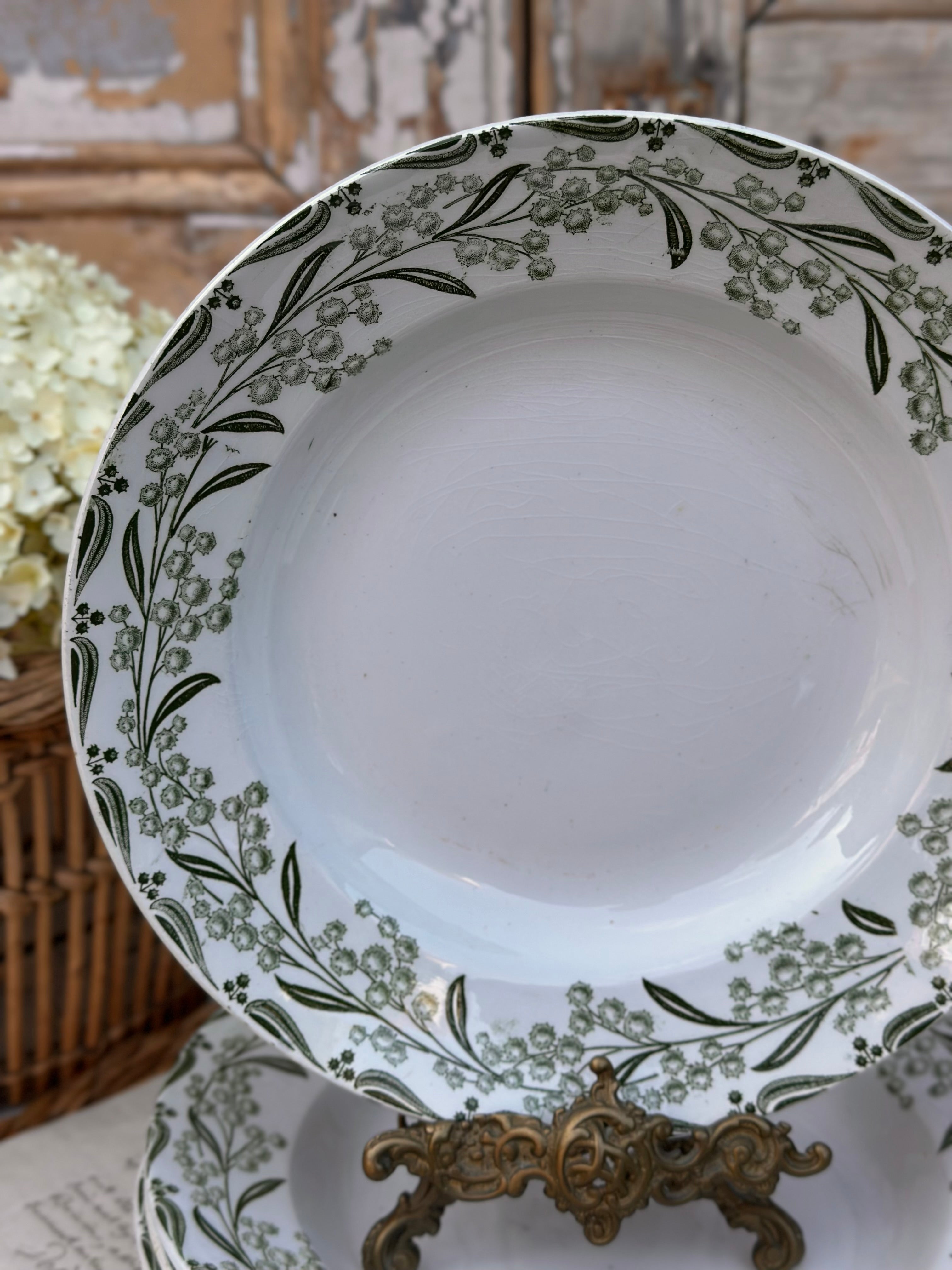 Série de 5 assiettes creuses St. Amand modèle Mimosa