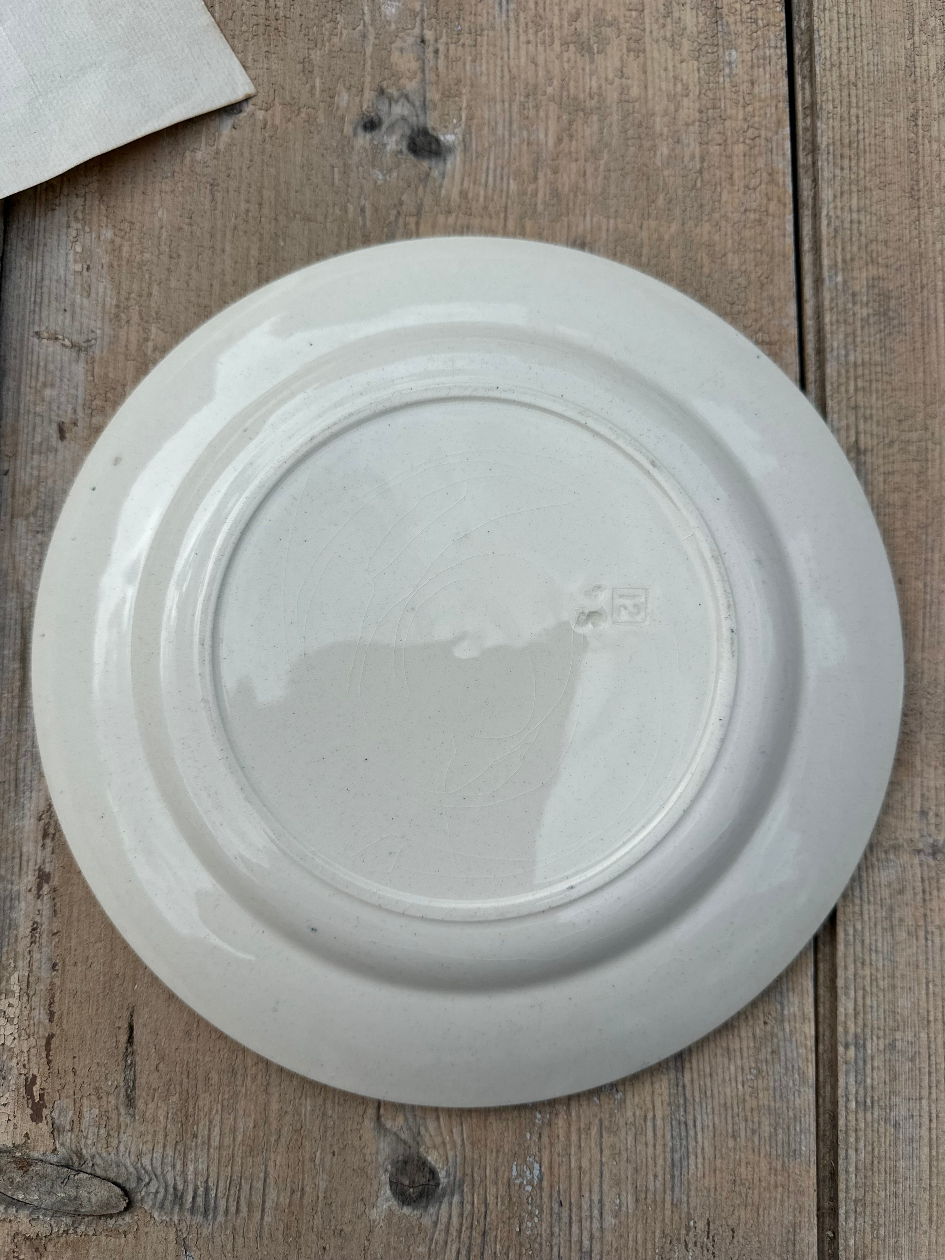 I. Set of 8 assorted dinner plates