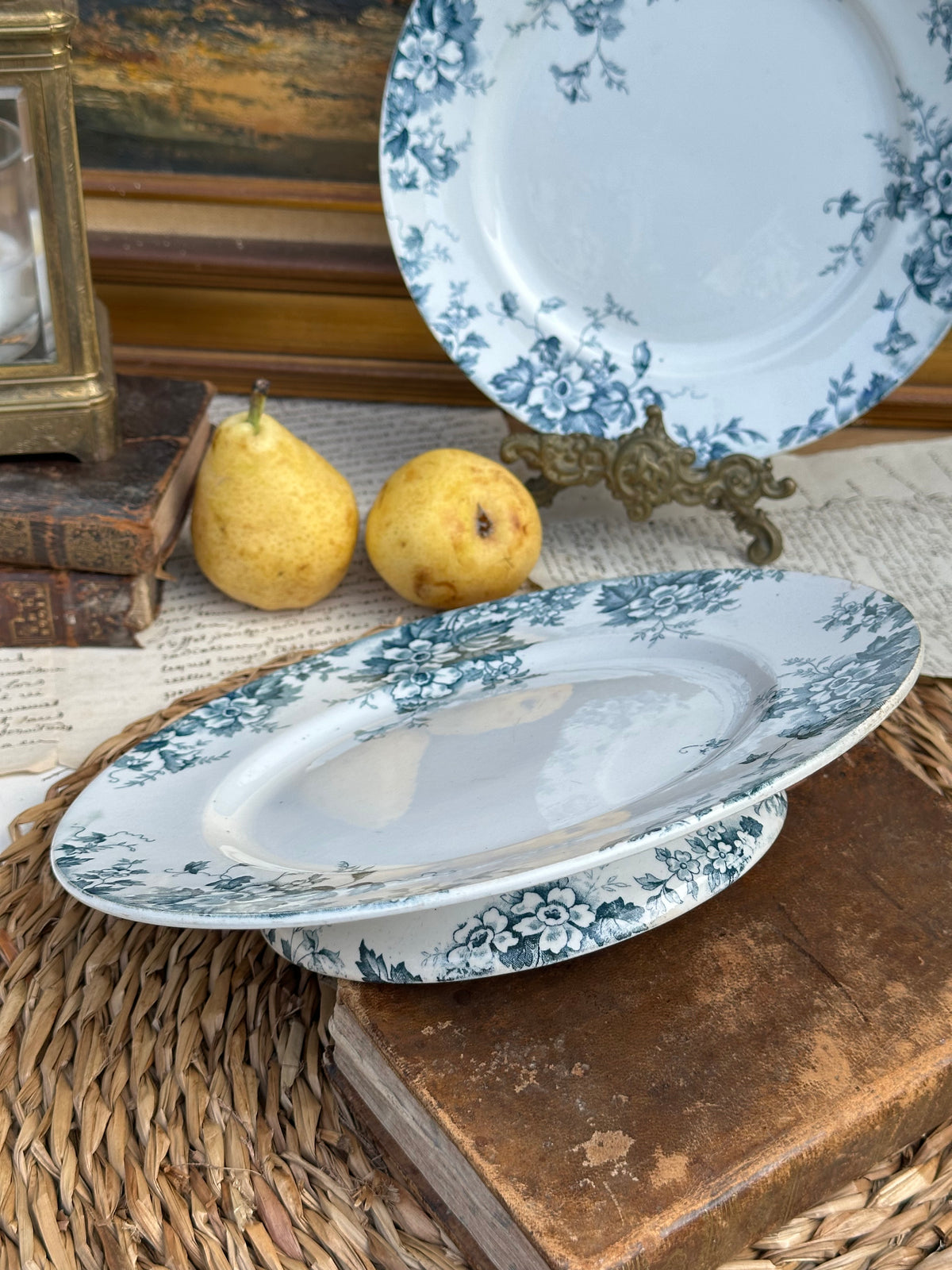 Plat piédouche St. Amand modèle Marie-Louise