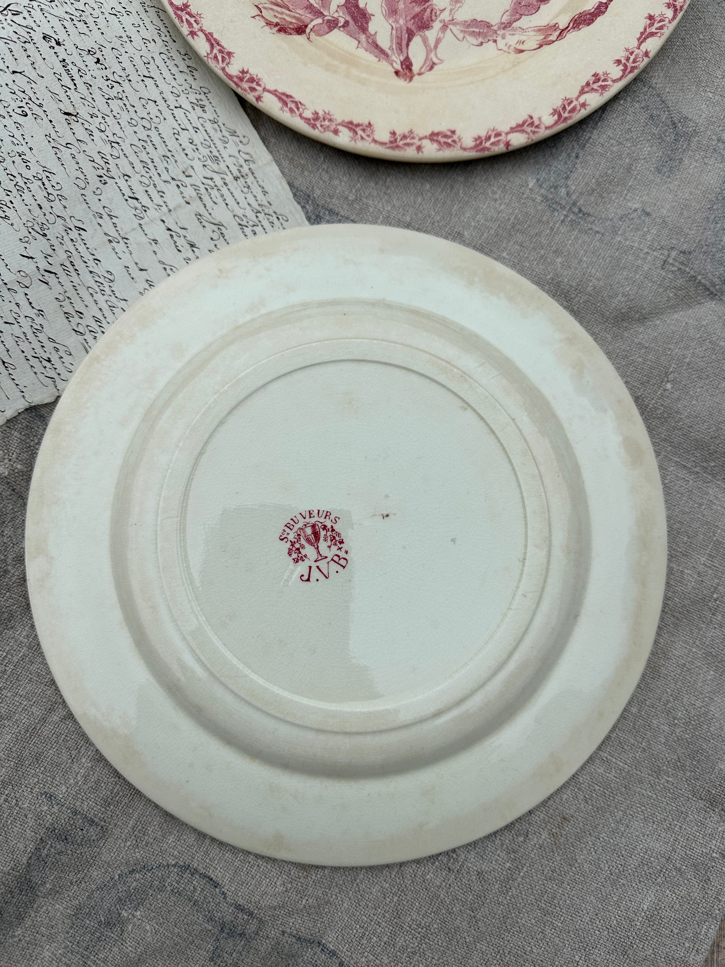 II. Suite de 6 assiettes plates dépareillées