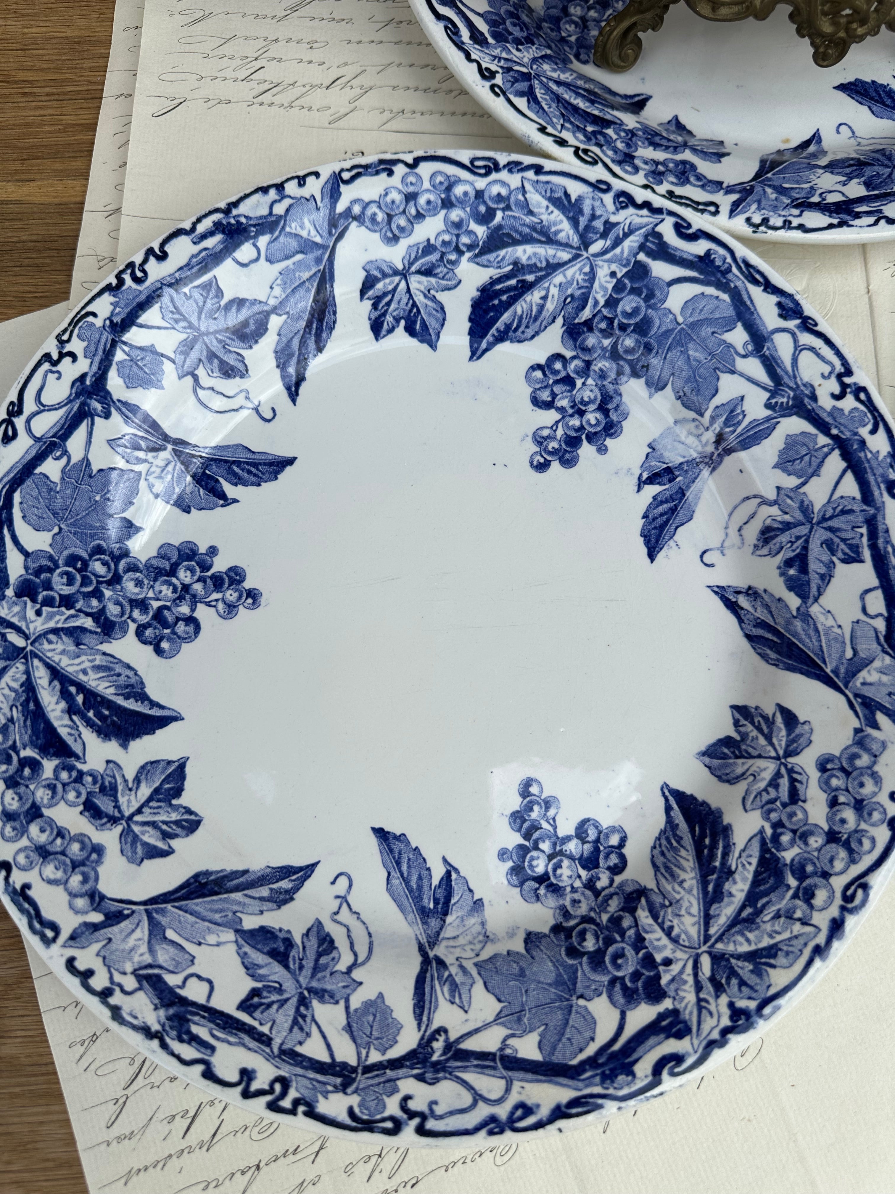 I. Suite de 4 assiettes plates Creil et Montereau modèle El Kantara
