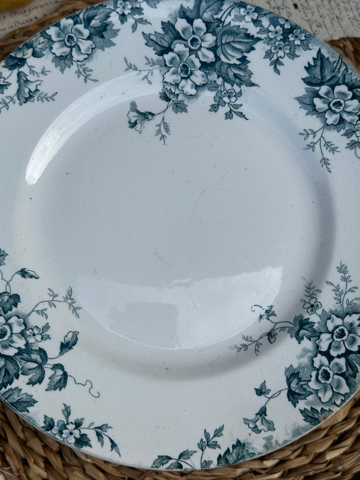 Plat piédouche St. Amand modèle Marie-Louise