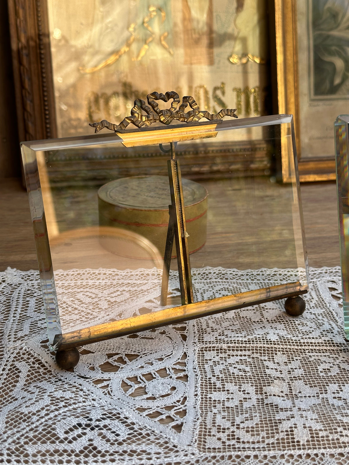Deux cadres verre biseauté