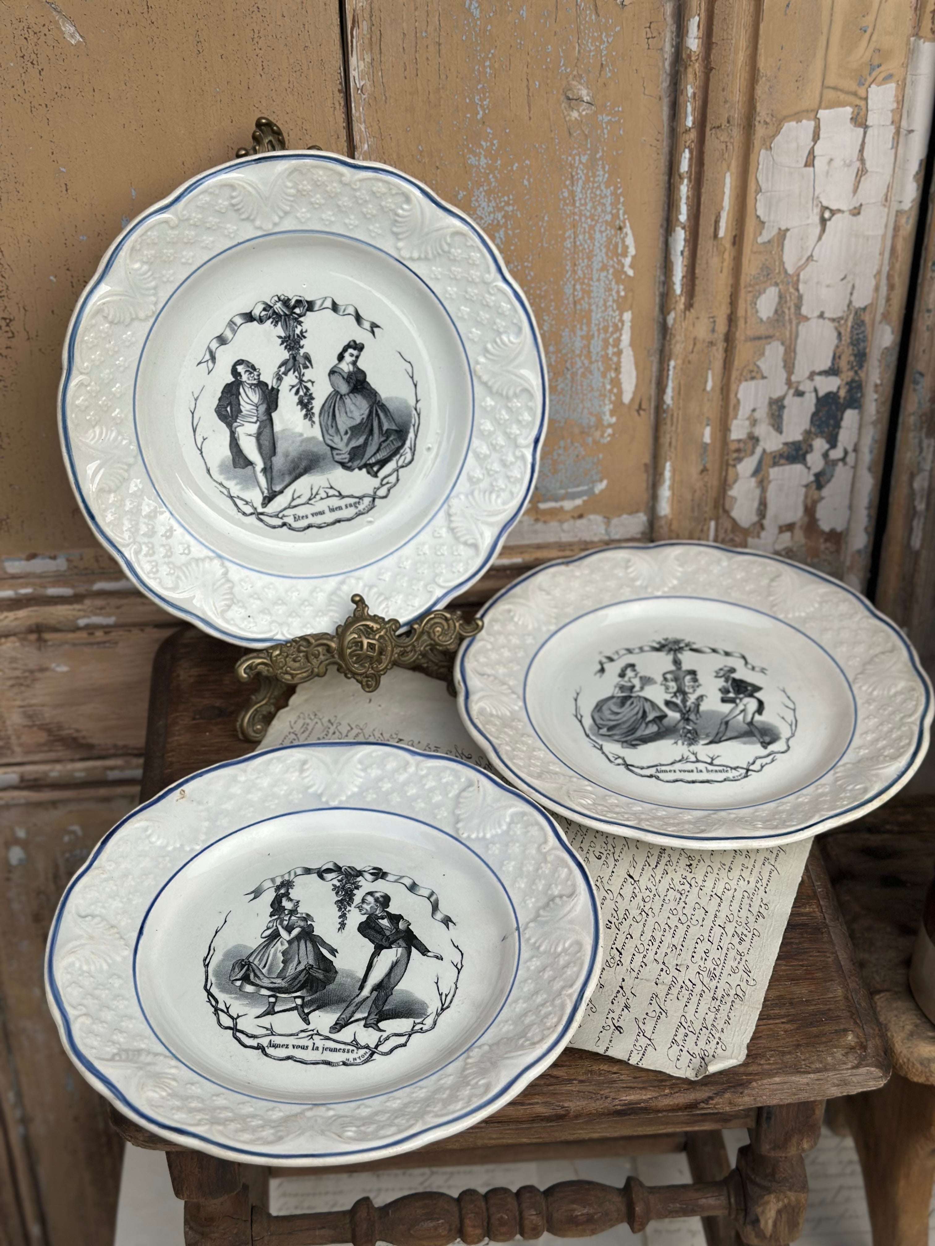 Suite de 3 assiettes parlantes Choisy le Roi