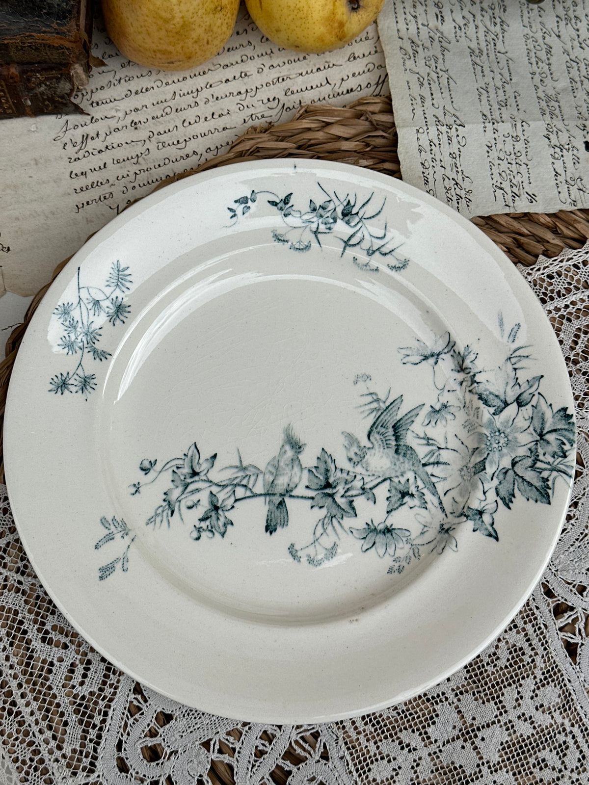 B. Suite de 5 assiettes à dessert Longwy modèle Mignon