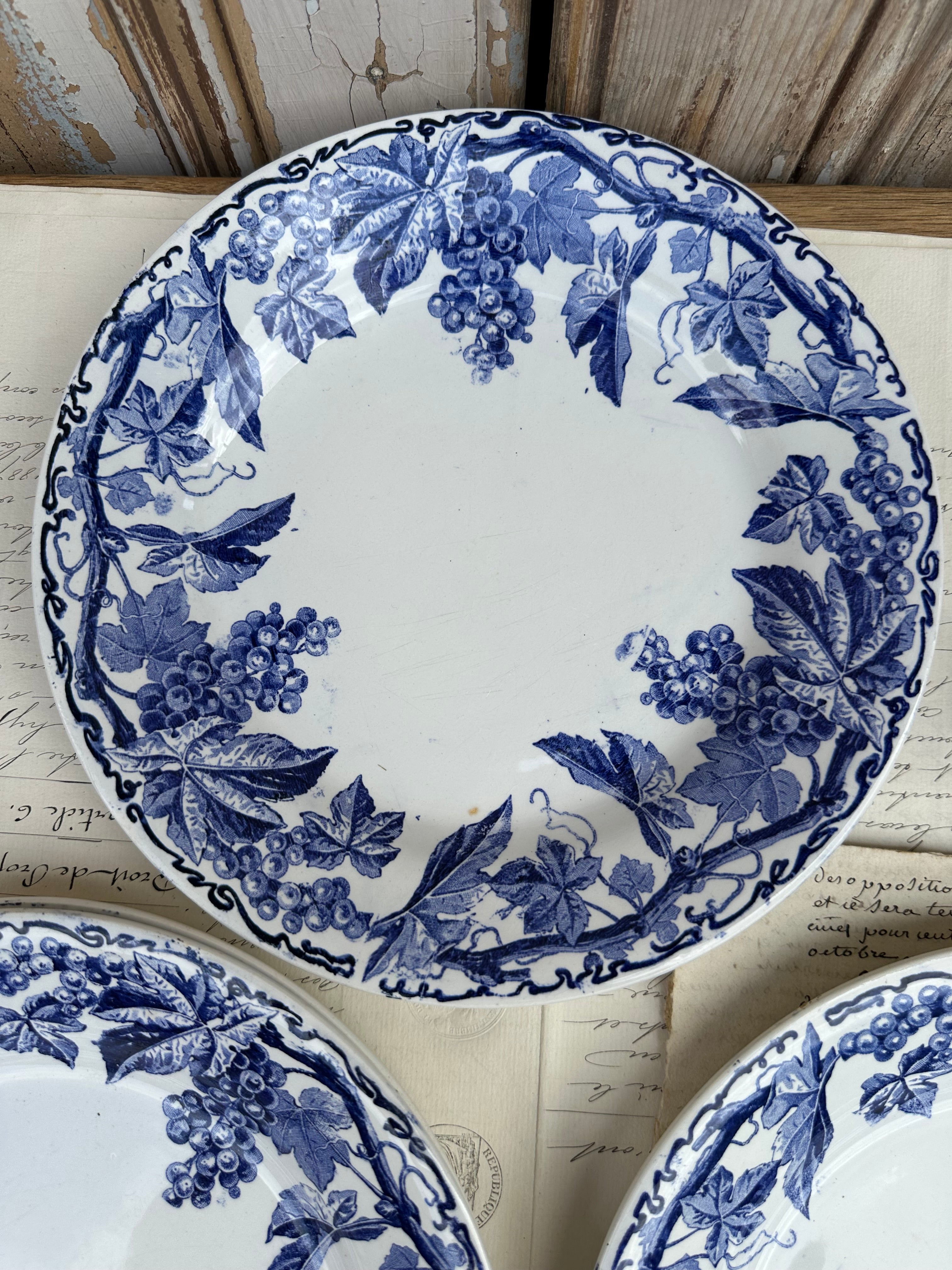 I. Suite de 4 assiettes plates Creil et Montereau modèle El Kantara