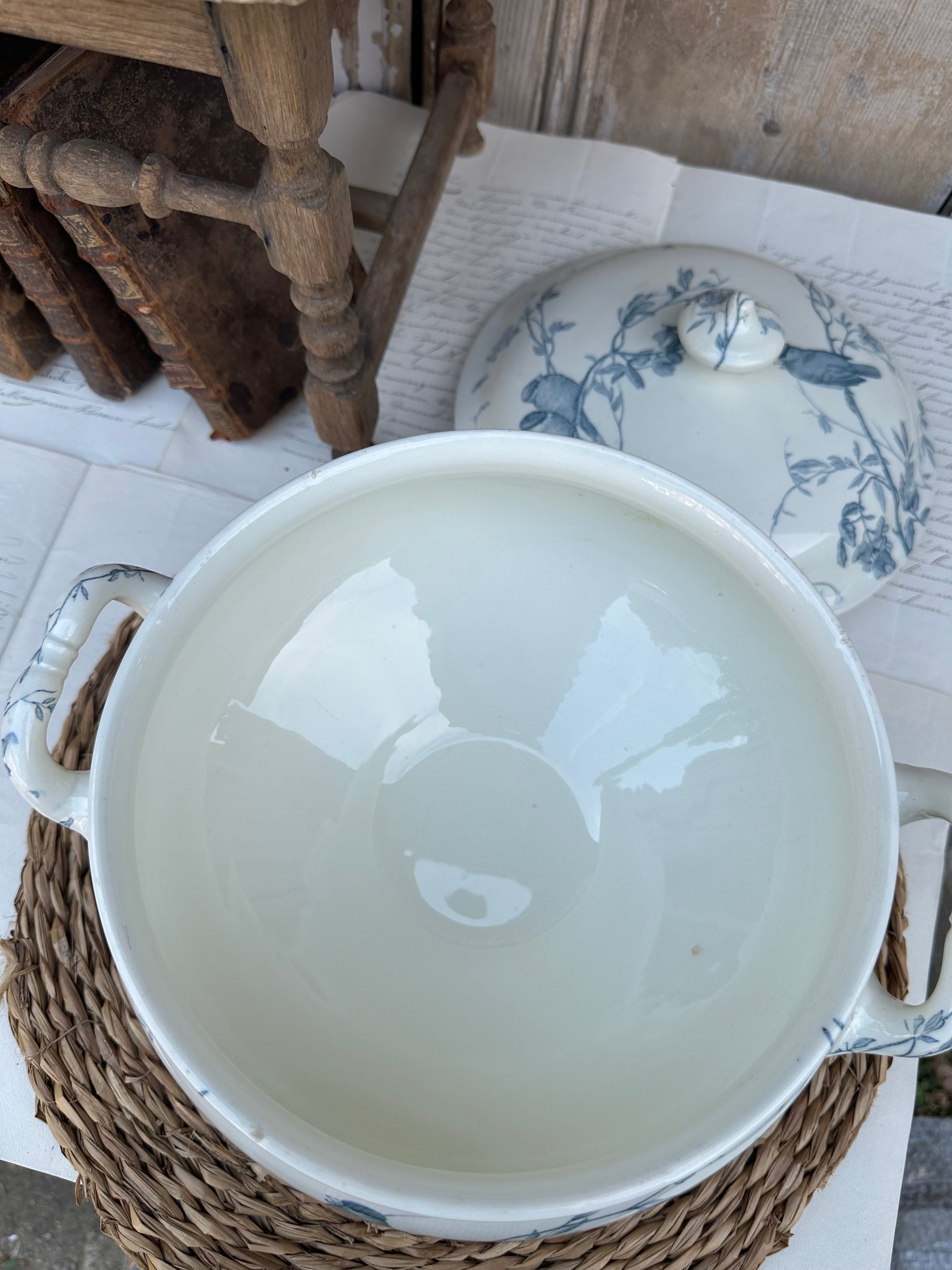 Rare and large Heathcote Bone Takou pattern soup tureen