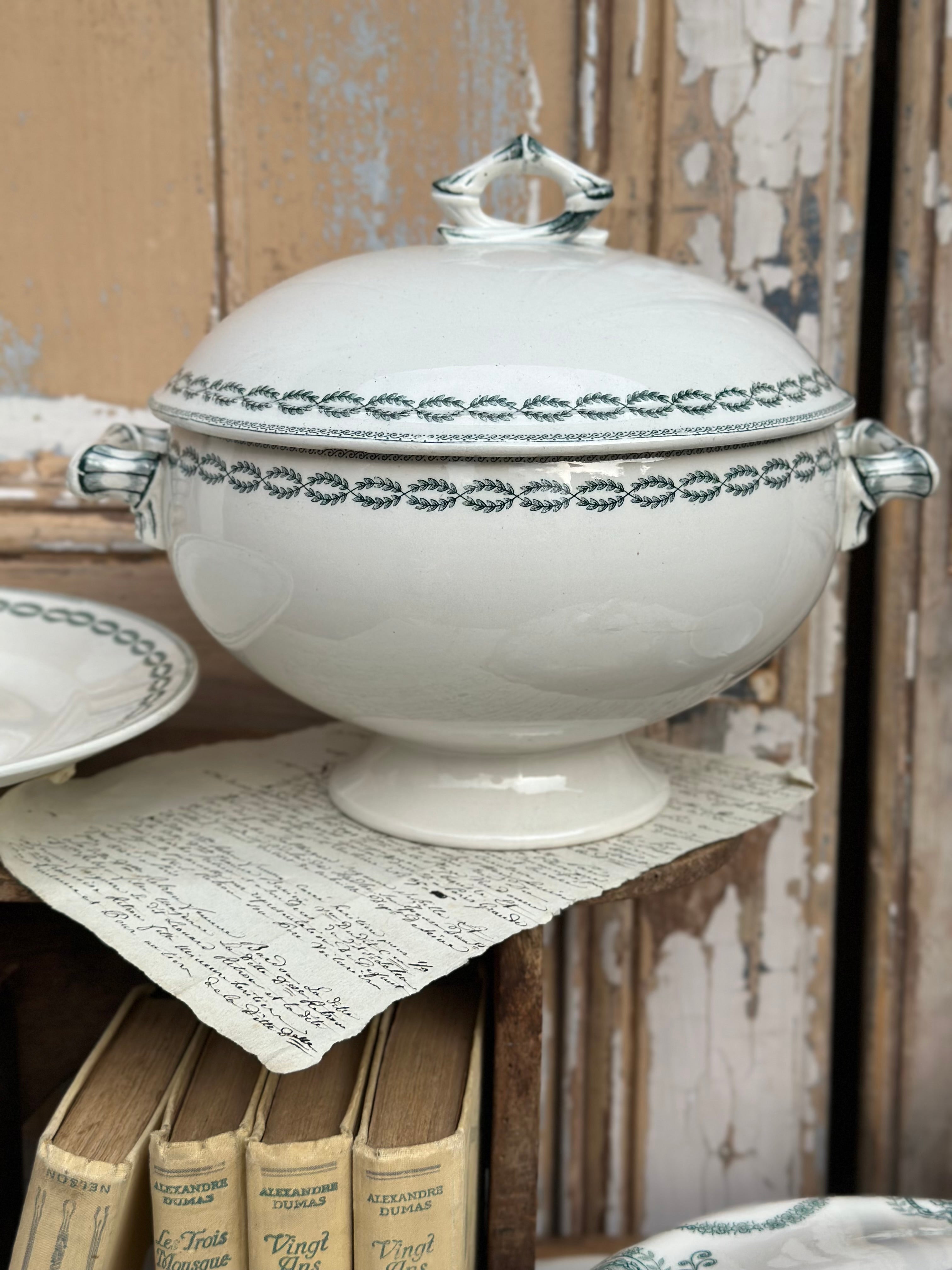 Small Sarreguemines Nobilis soup tureen
