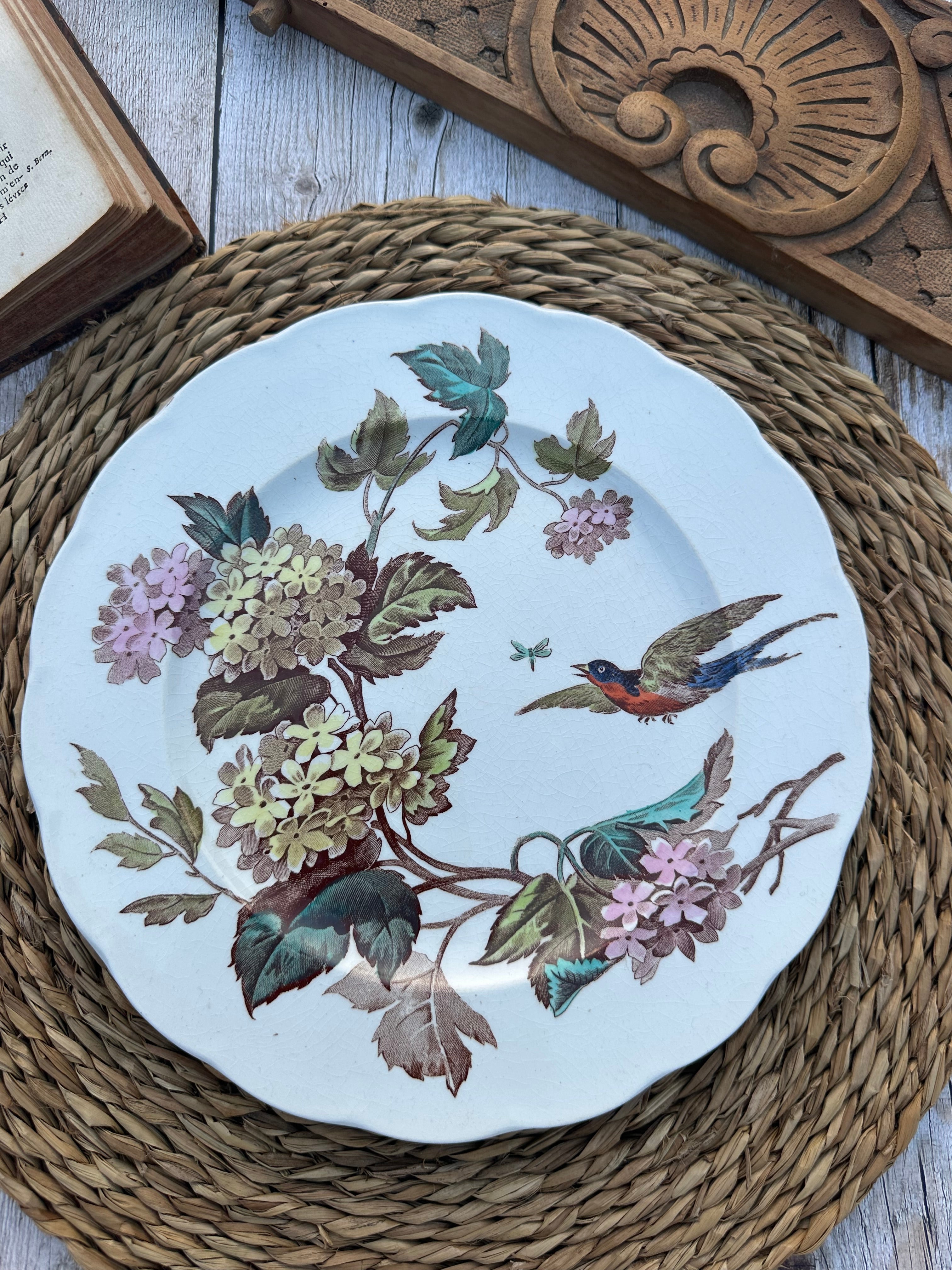 I. Assiette polychrome Heathcote Bone modèle Kensington