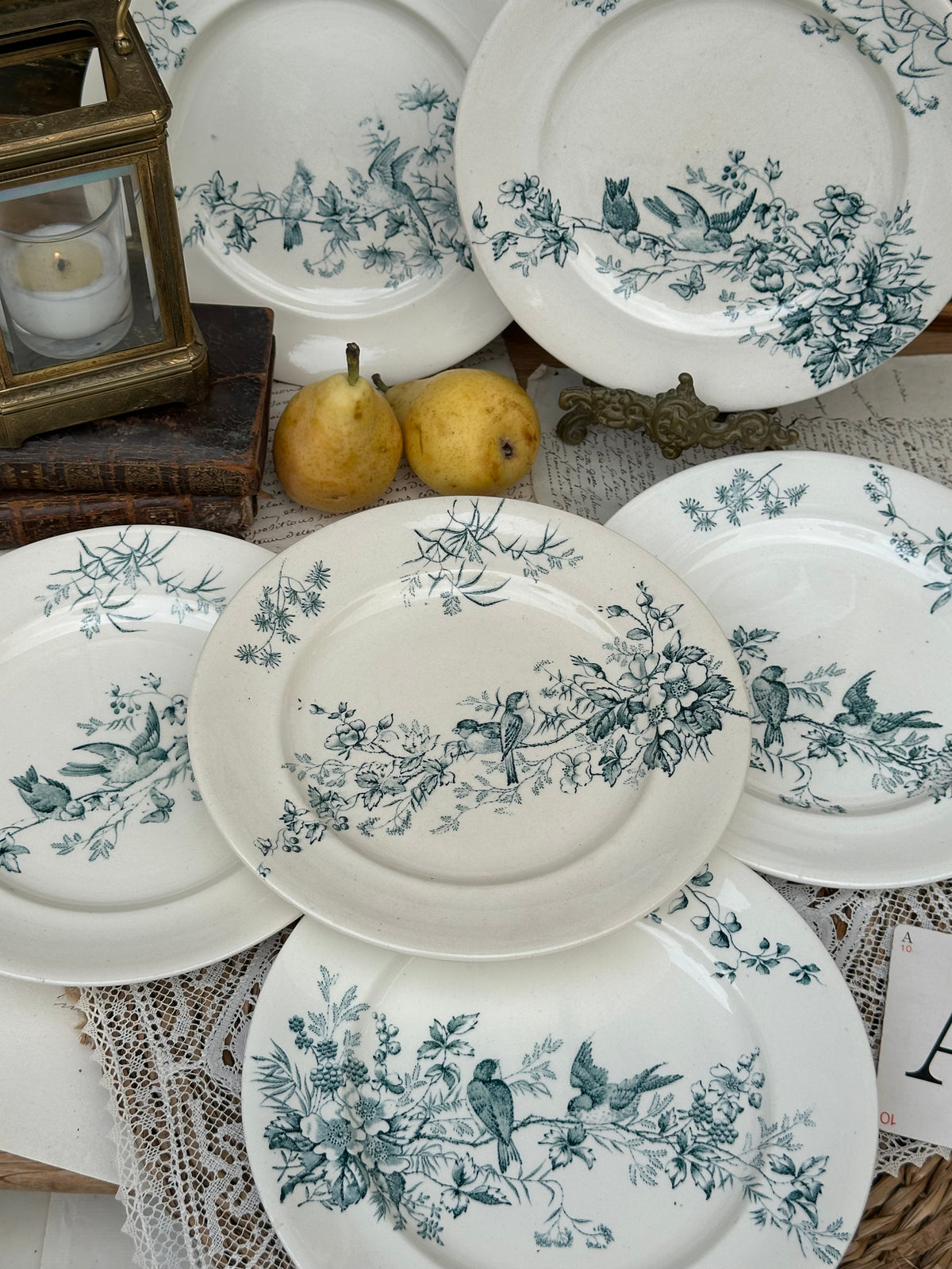 A. Suite de 6 assiettes à dessert Longwy modèle Mignon