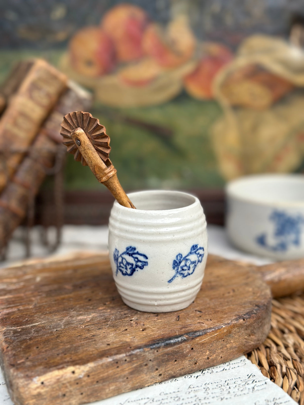 Petit pot St. Uze et la molette à pâte en bois