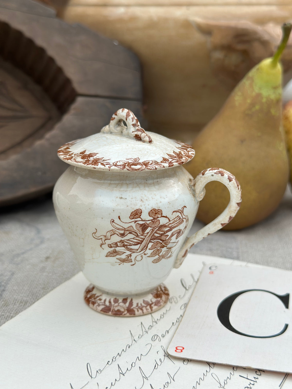 C. Pot à crème terre de fer Choisy le Roi, patiné