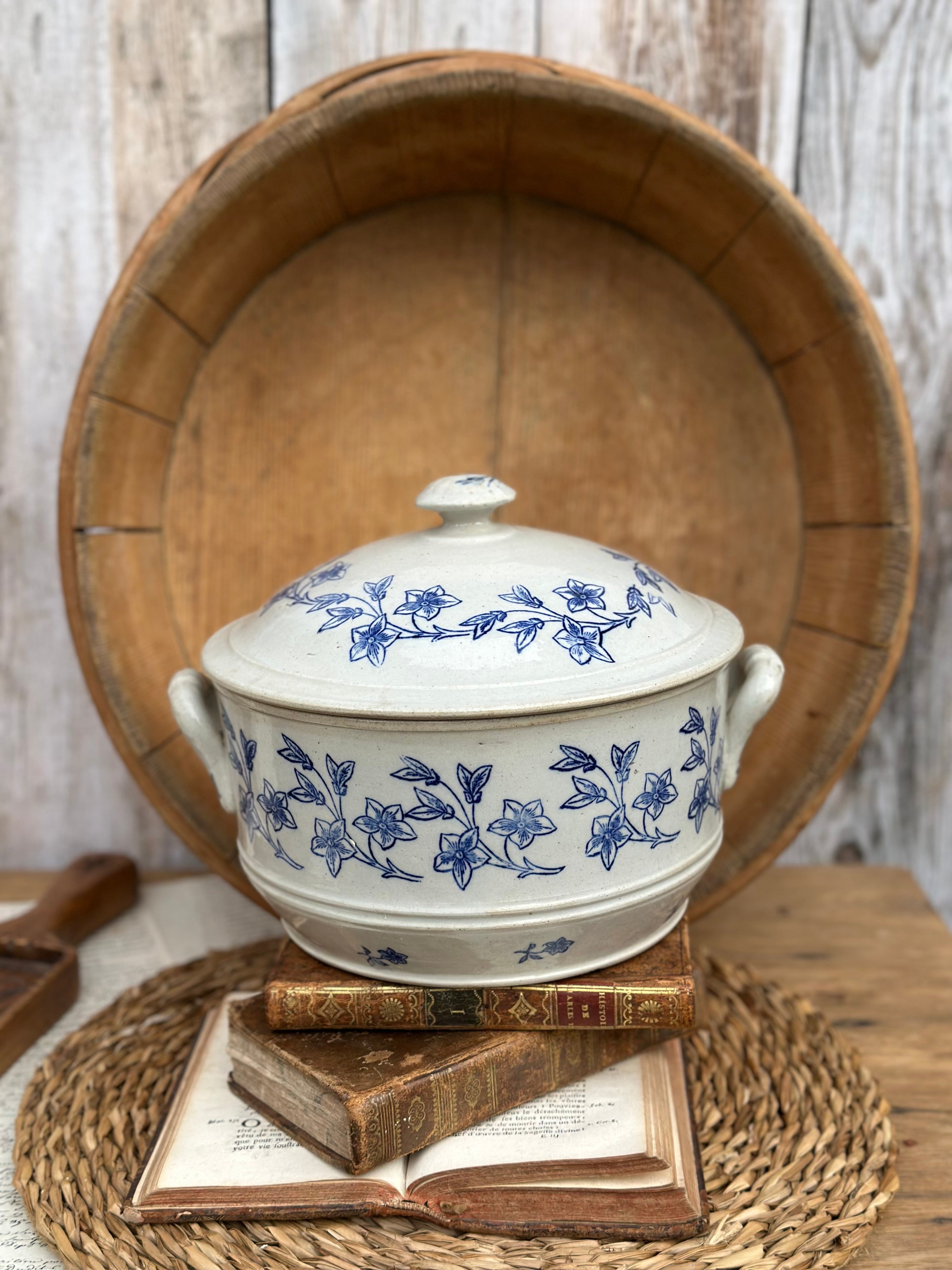Large St Uze tureen