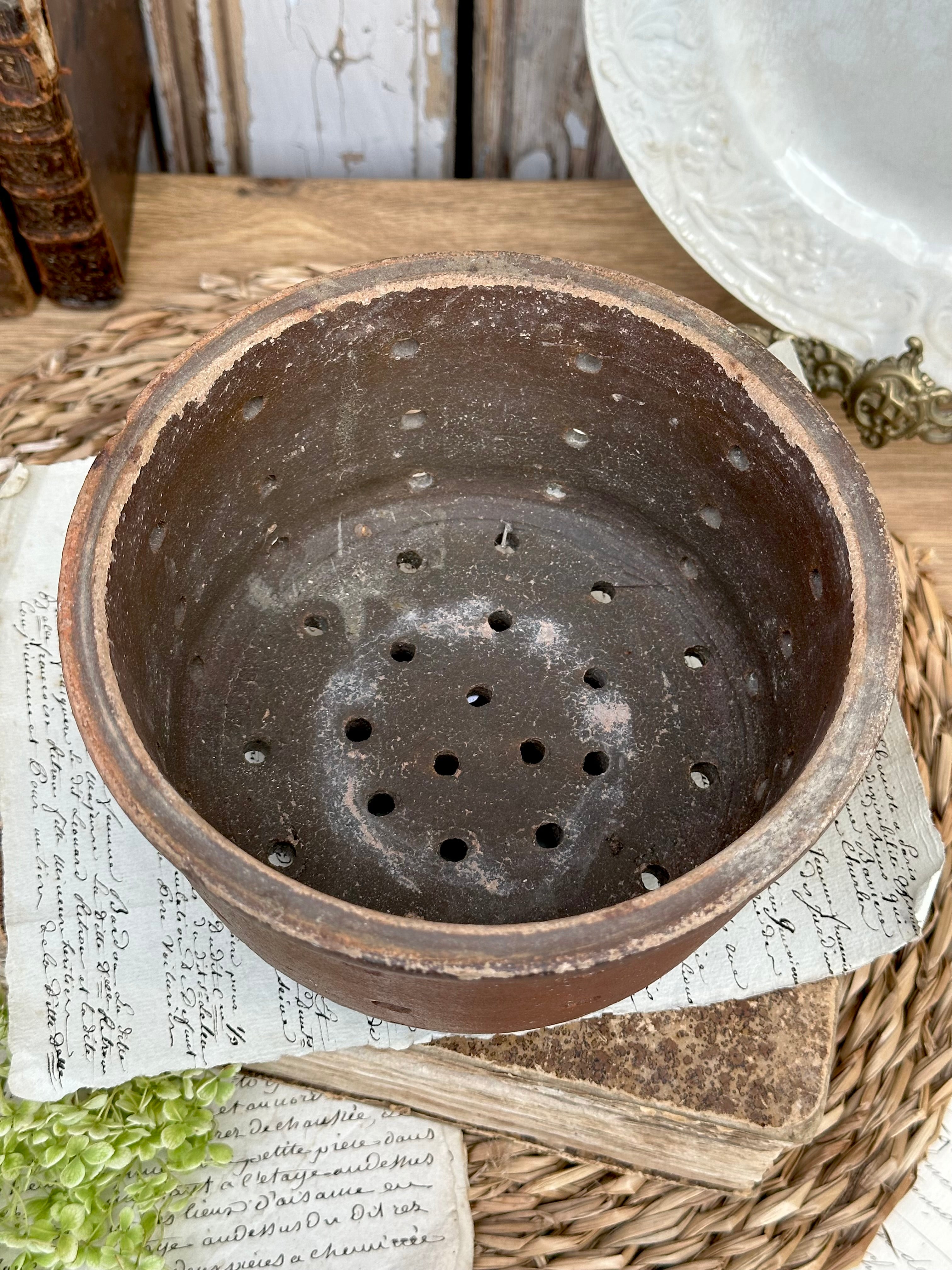 IV. Large draining spoon with stand