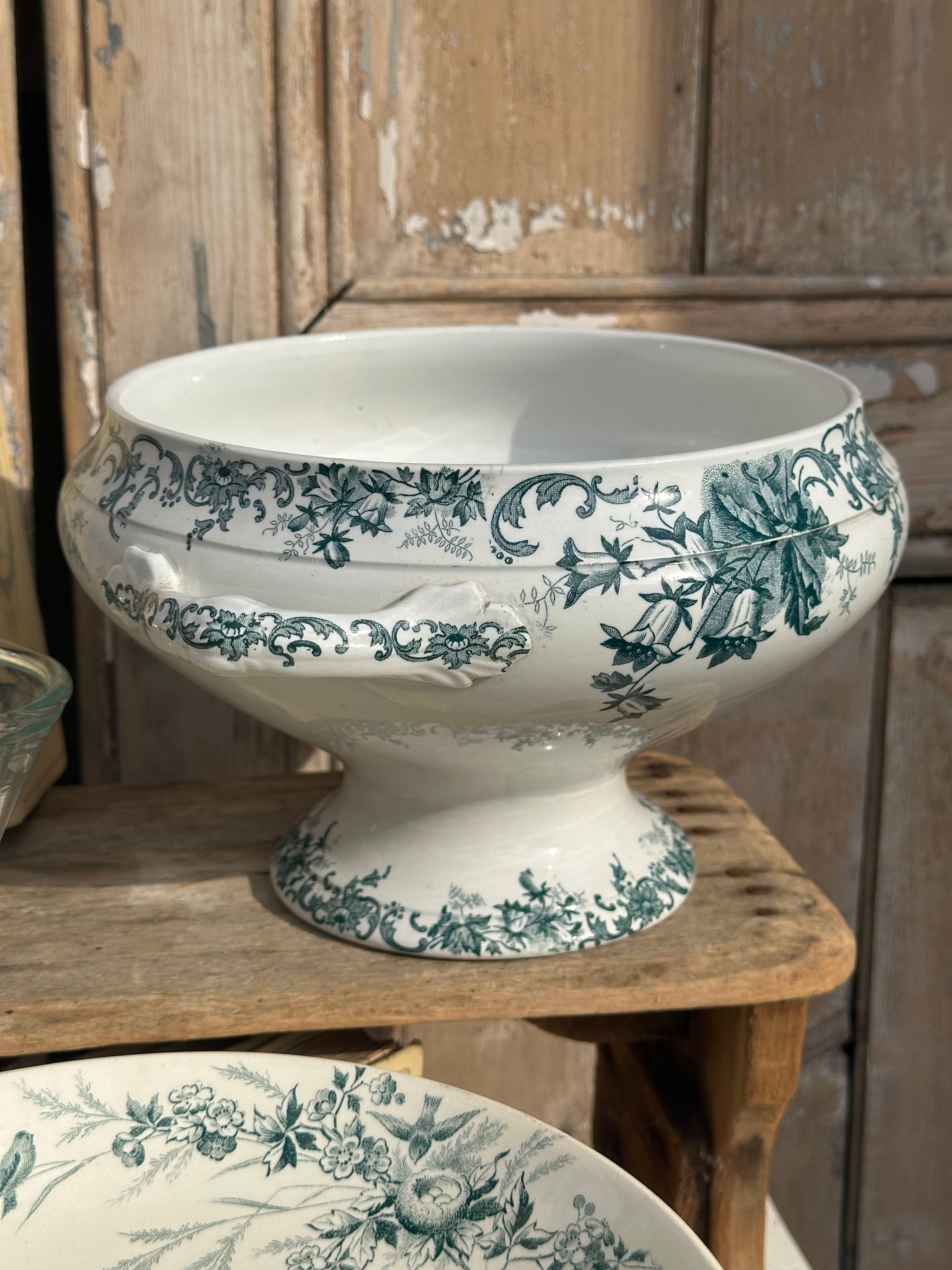 St. Amand tureen, Campanule pattern