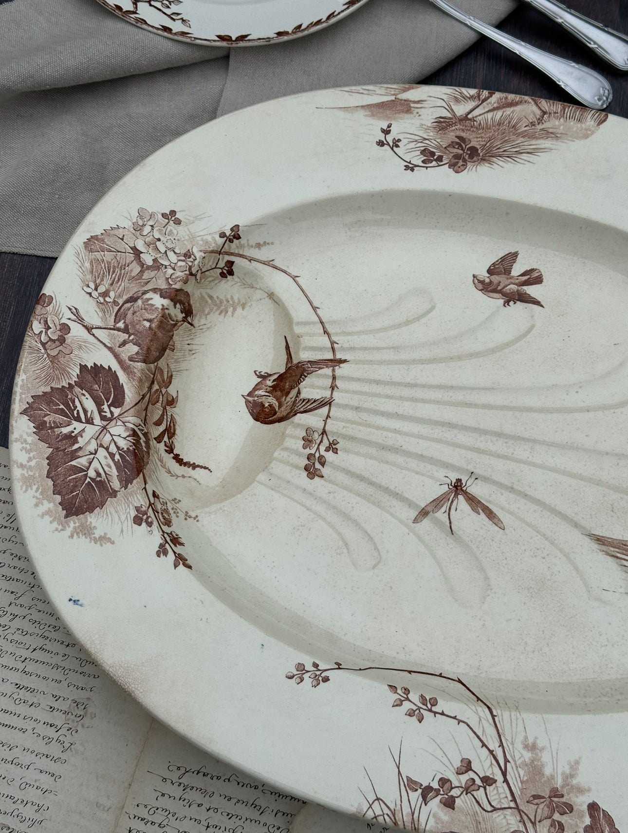 Large Jules Vieillard Bordeaux dish, Birds model