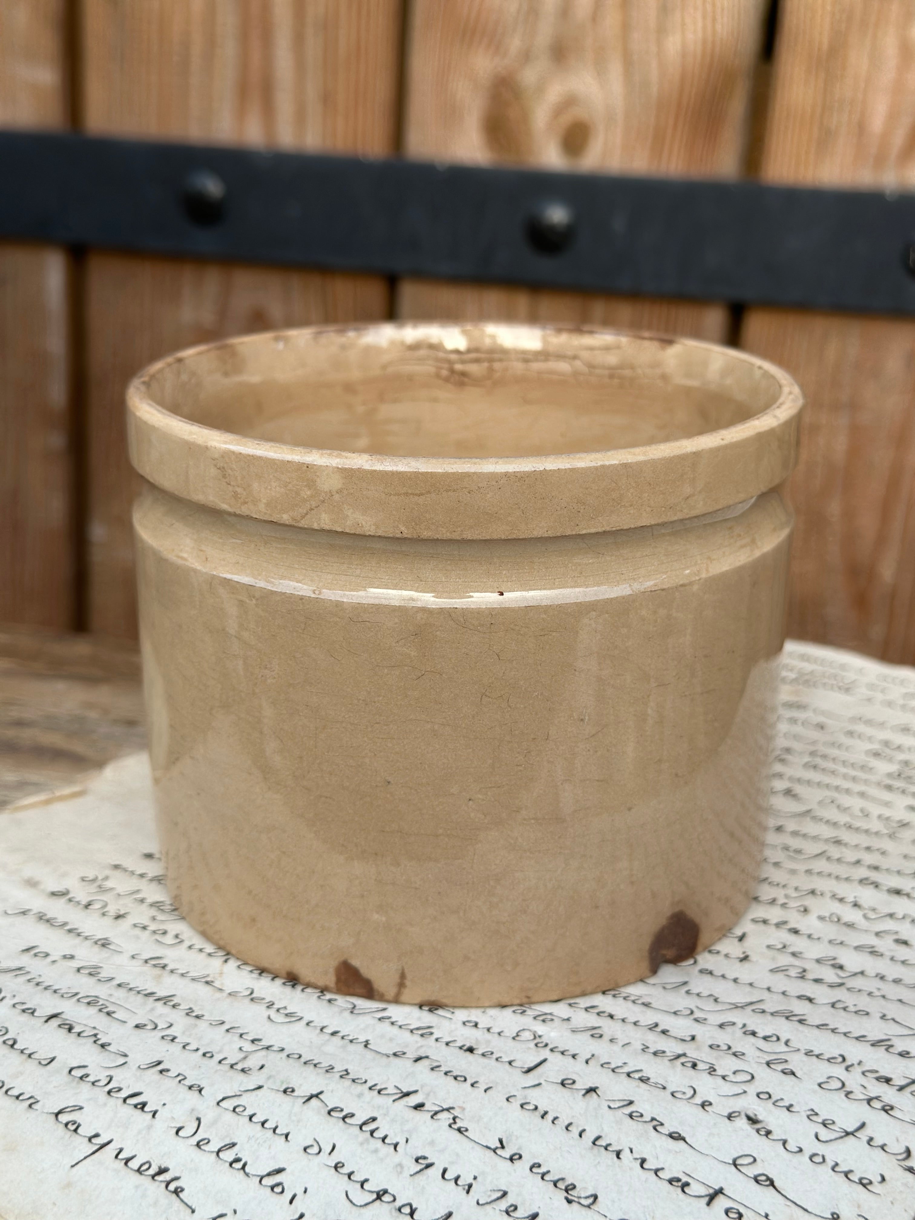 Pot à graisse terre de fer patiné