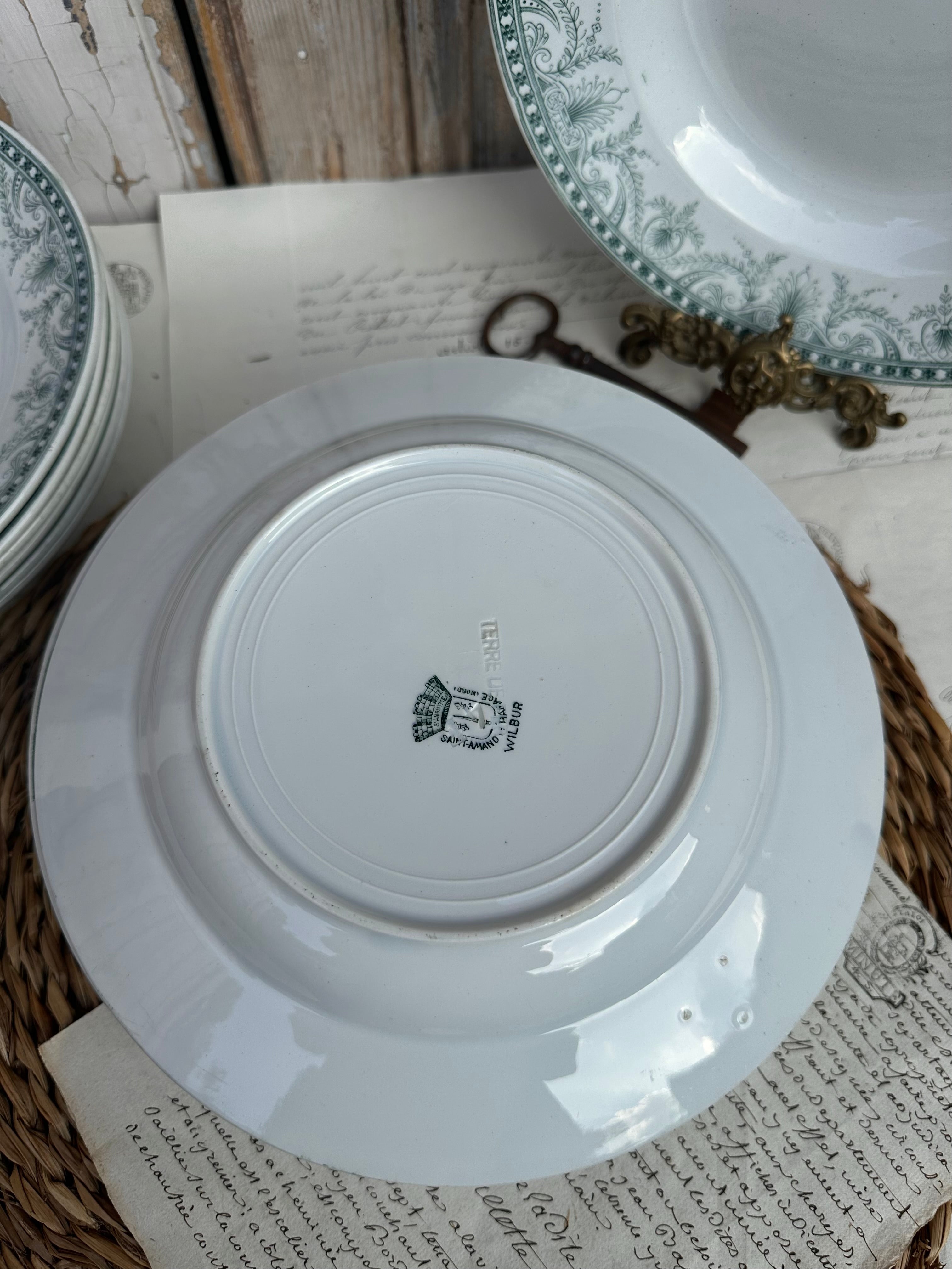 II. Suite de 6 assiettes creuses St. Amand modèle Wilbur