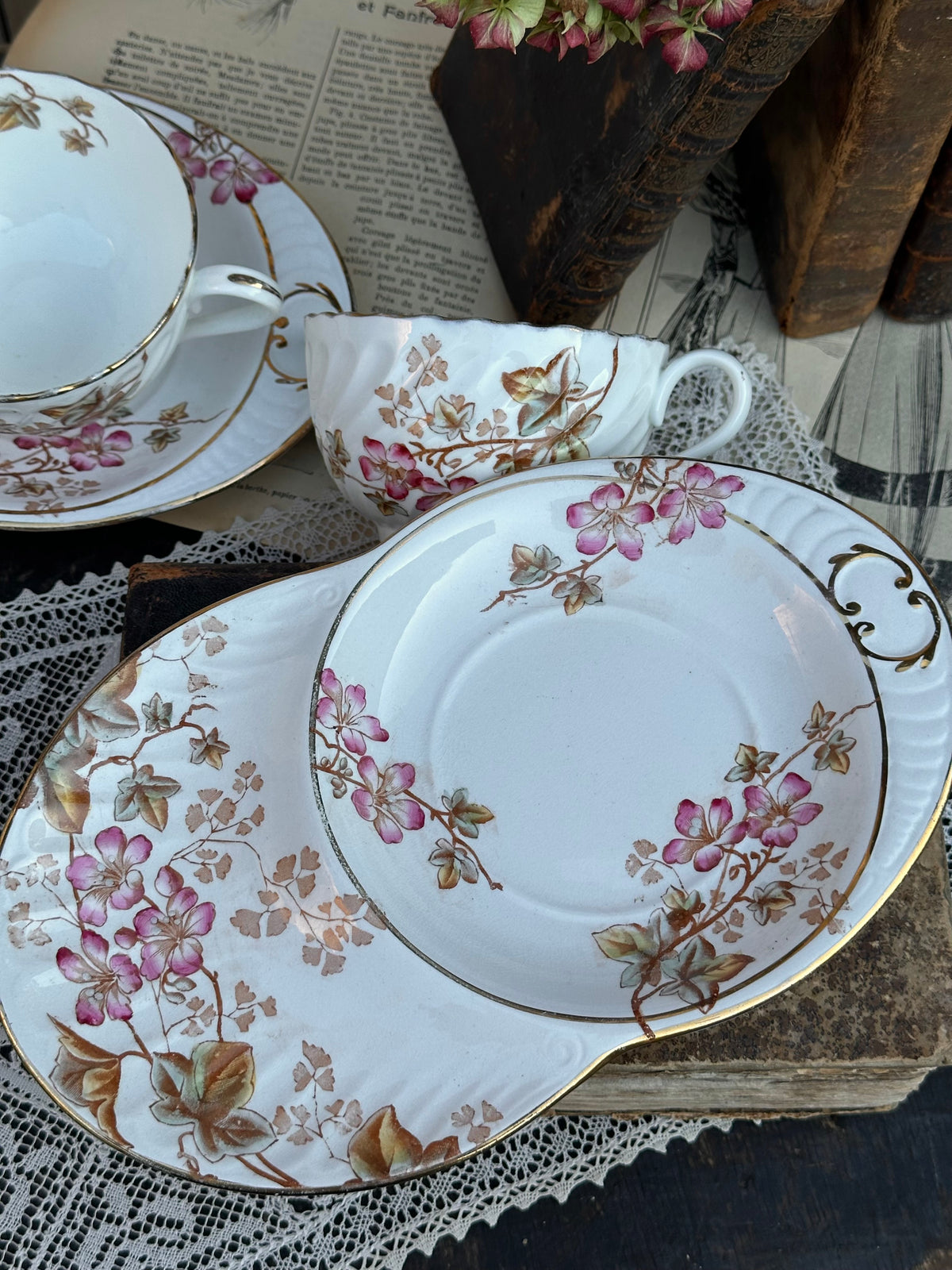II. Sublime grande tasse à thé polychrome
