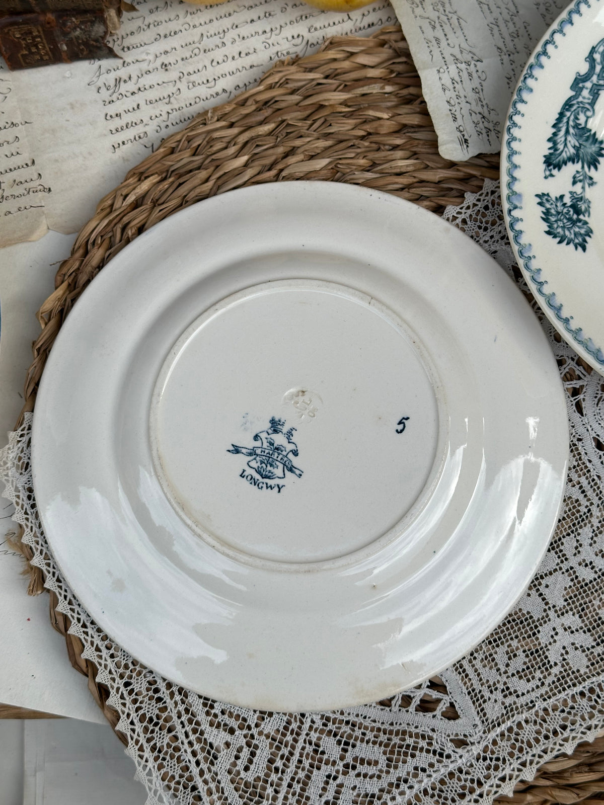 C. Suite de 6 assiettes à dessert dépareillées