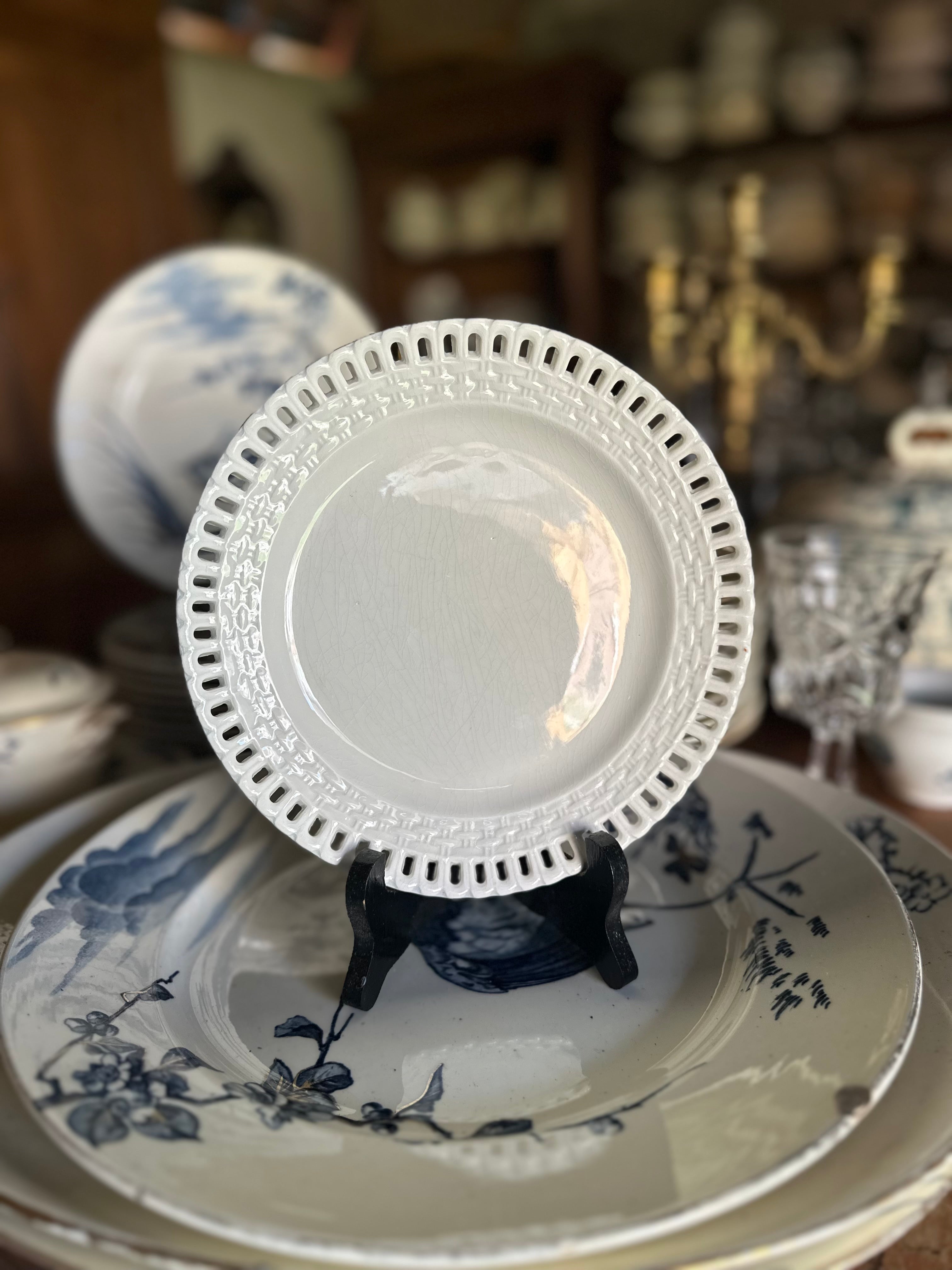 Assiette ajourée Sarreguemines 1844