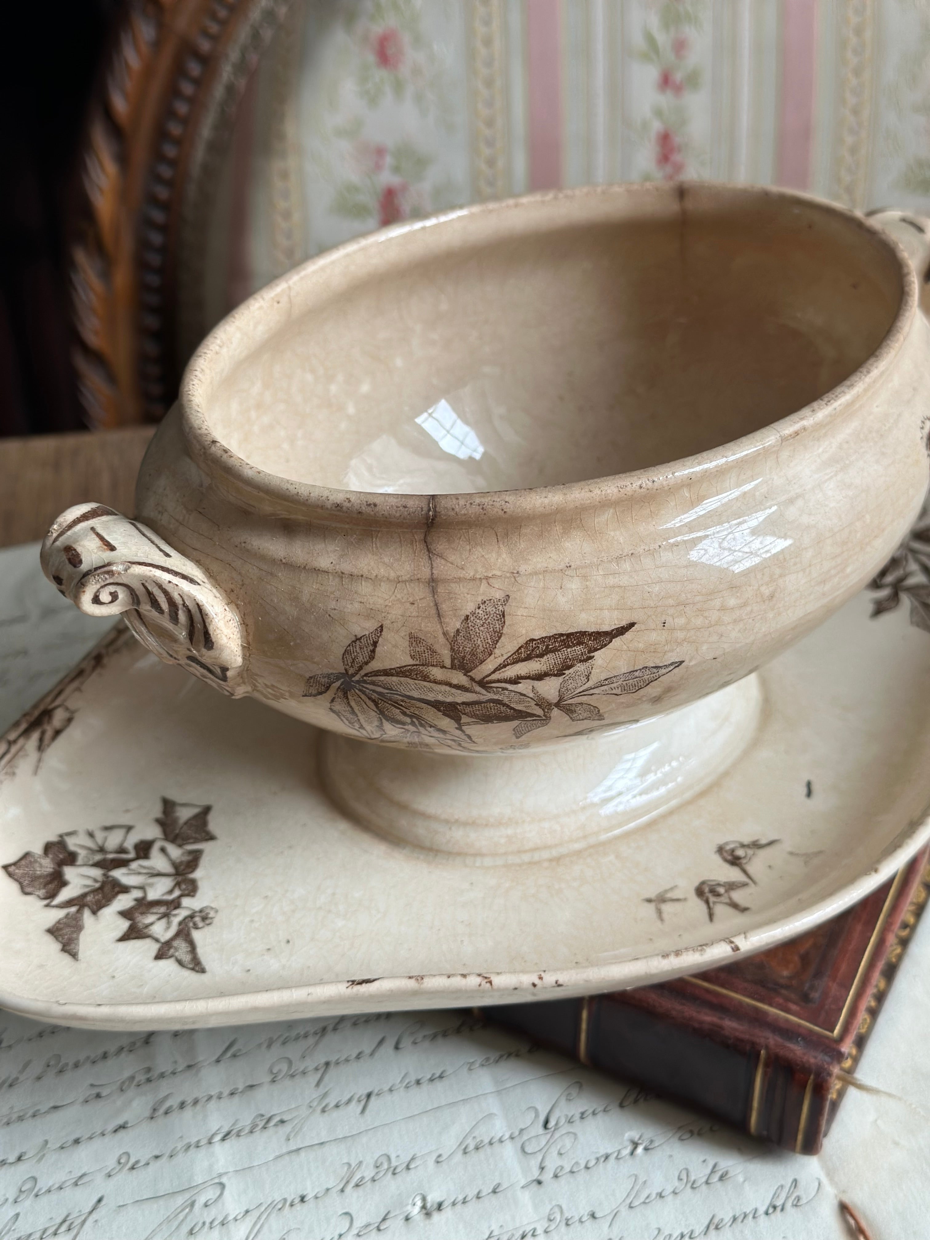 Reserved S - Choisy le Roi sugar bowl