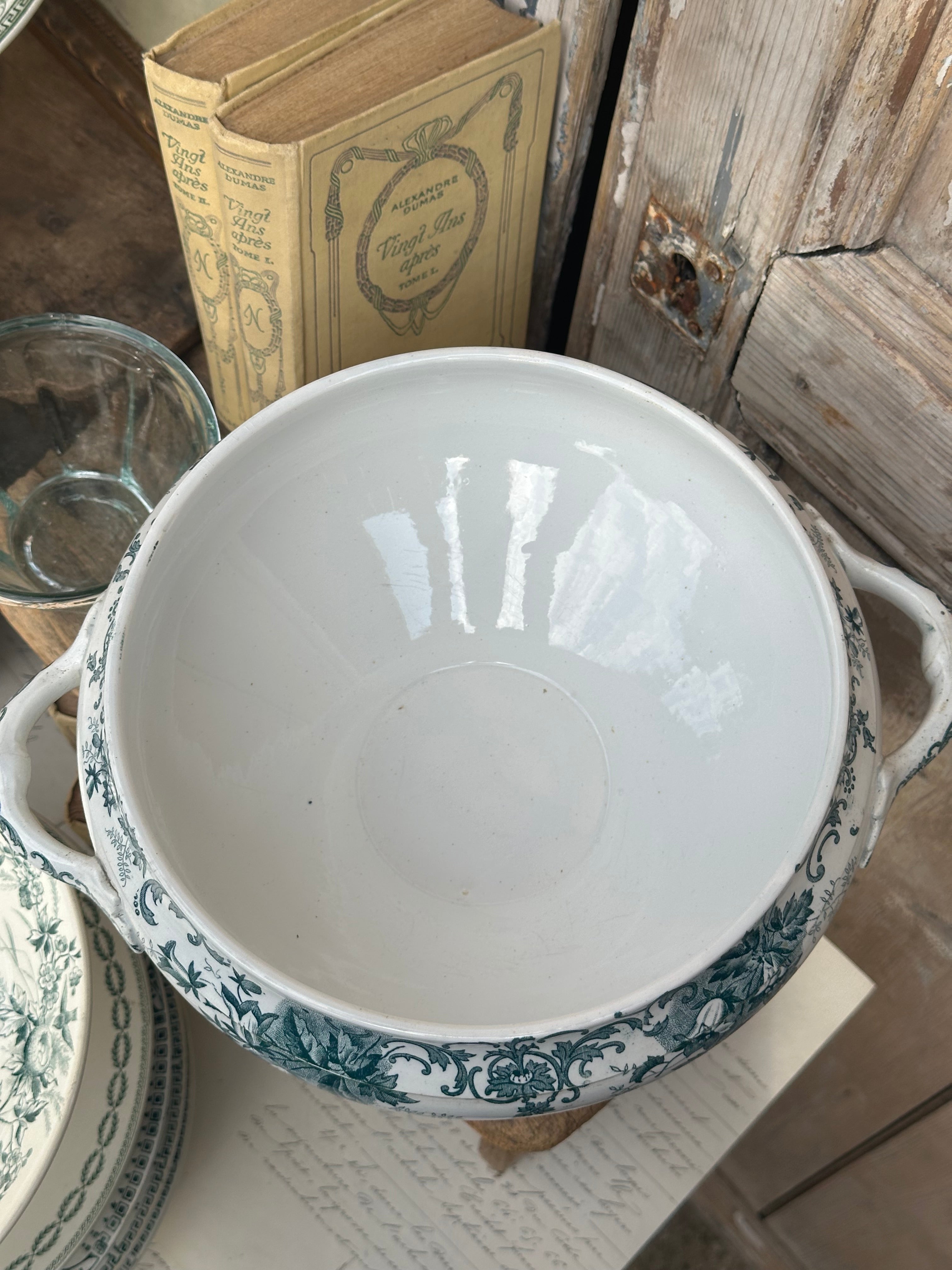 St. Amand tureen, Campanule pattern