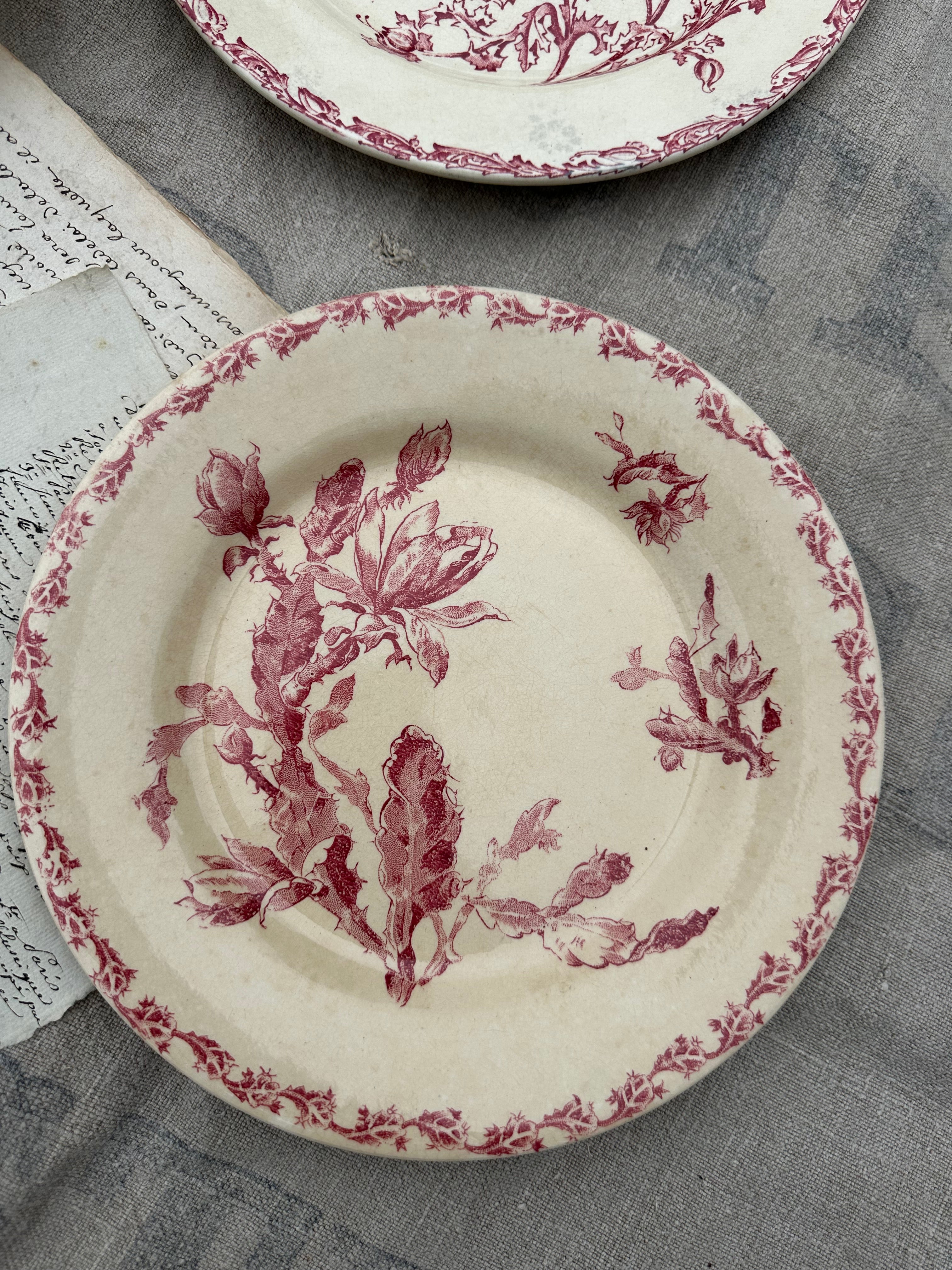 II. Suite de 6 assiettes plates dépareillées
