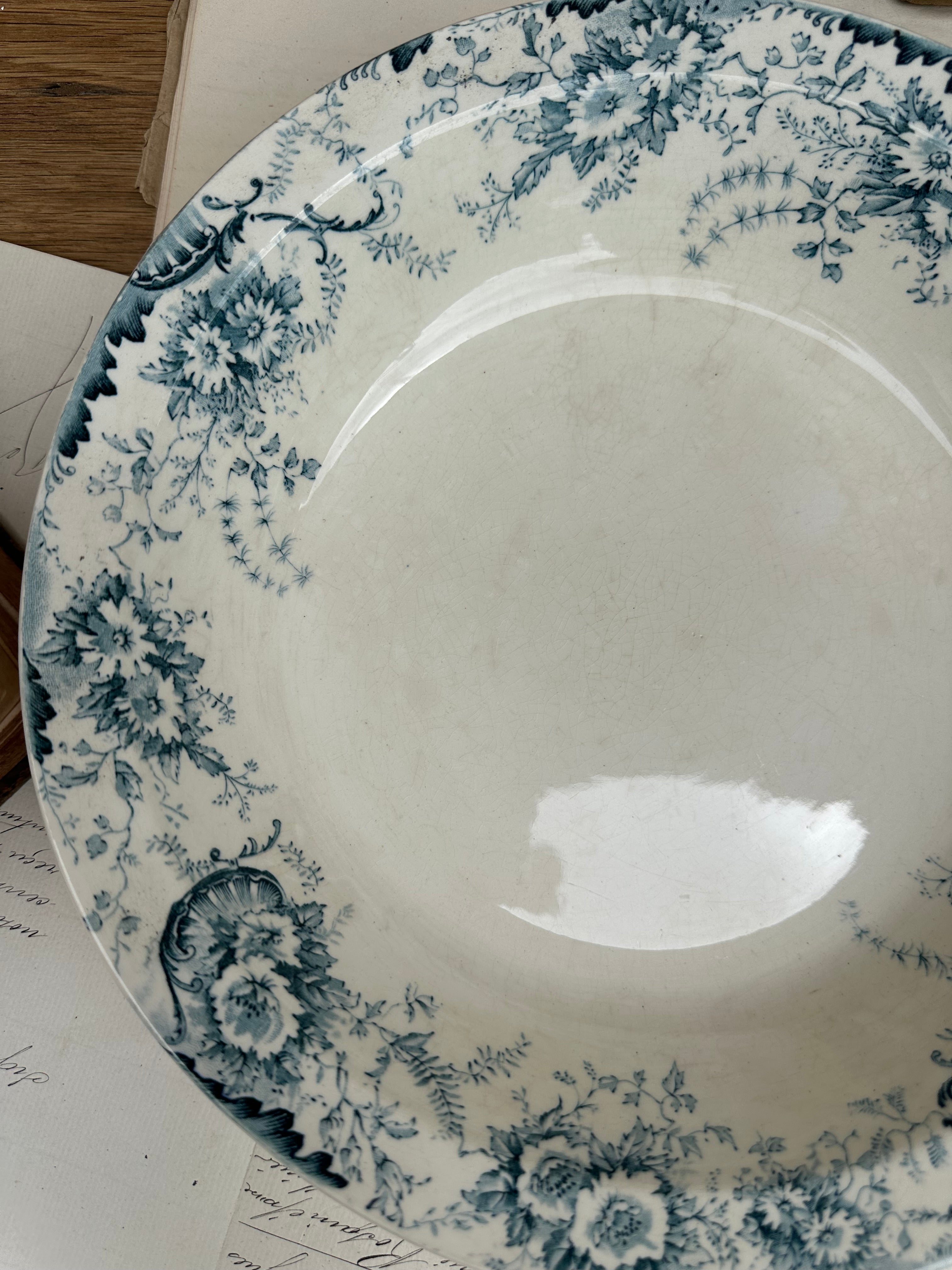 Deep dish Choisy le Roi Derby pattern