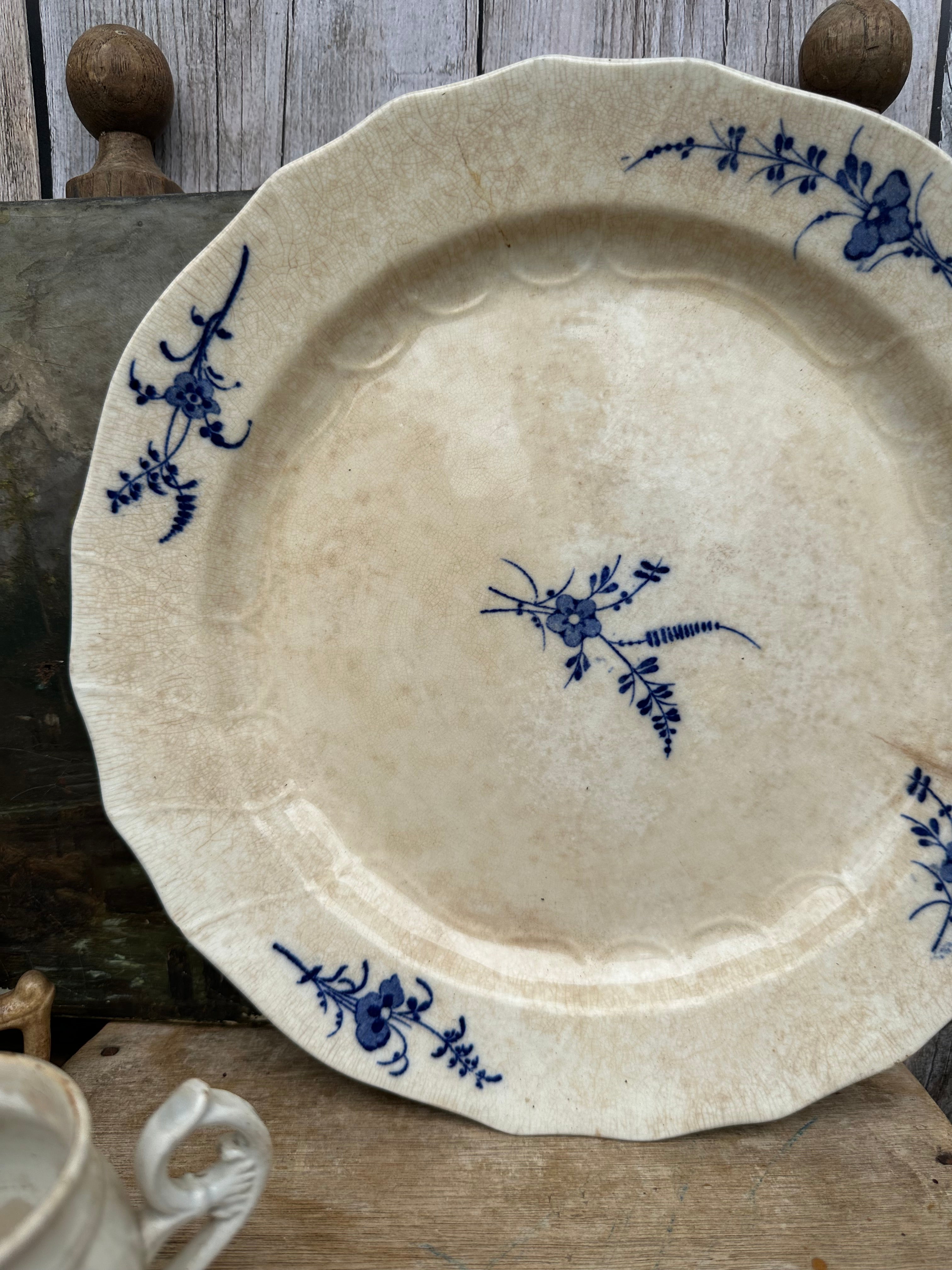 Round dish BWM & co Chantilly model