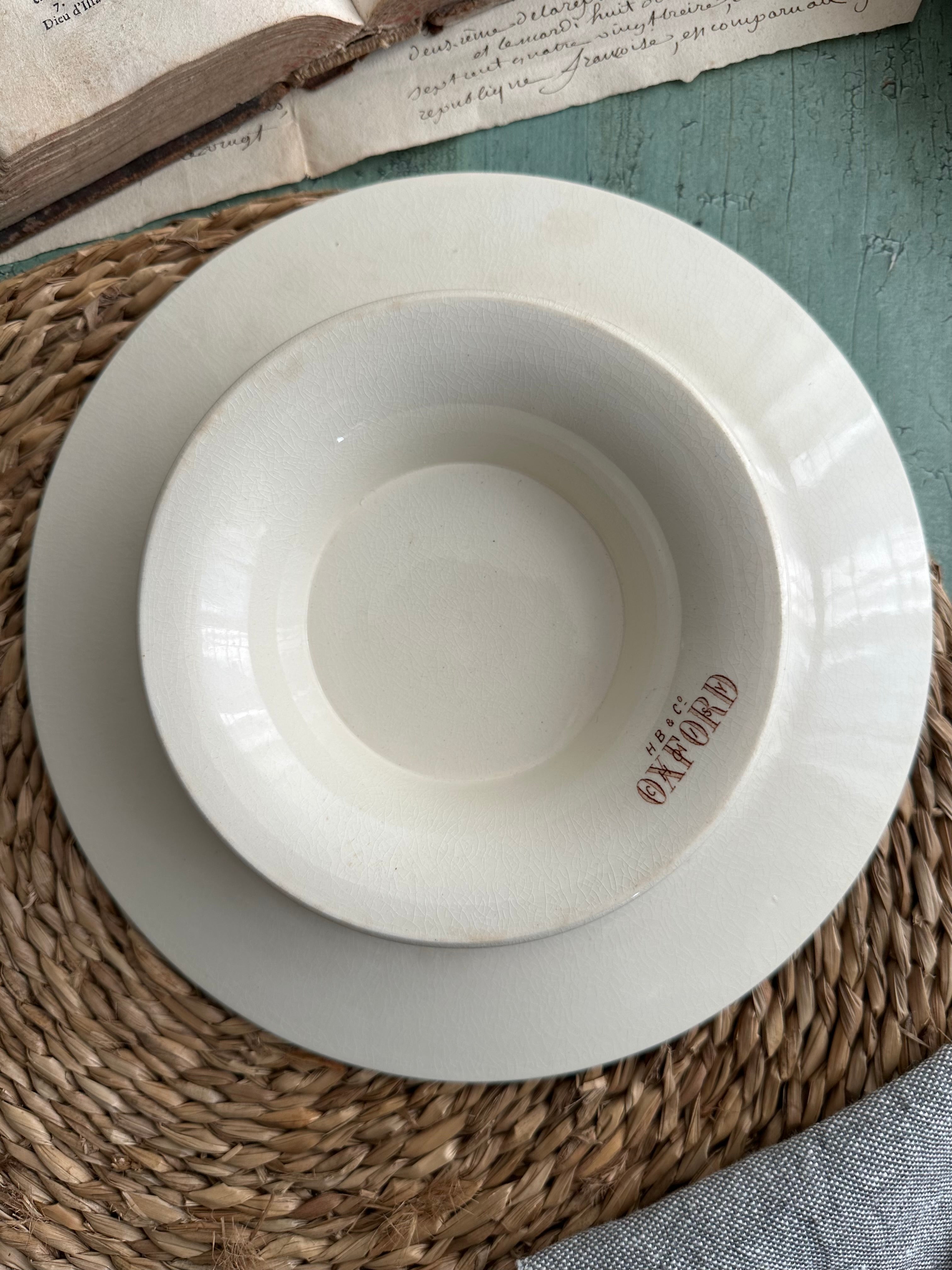 Plat piédouche Choisy le Roi modèle Oxford