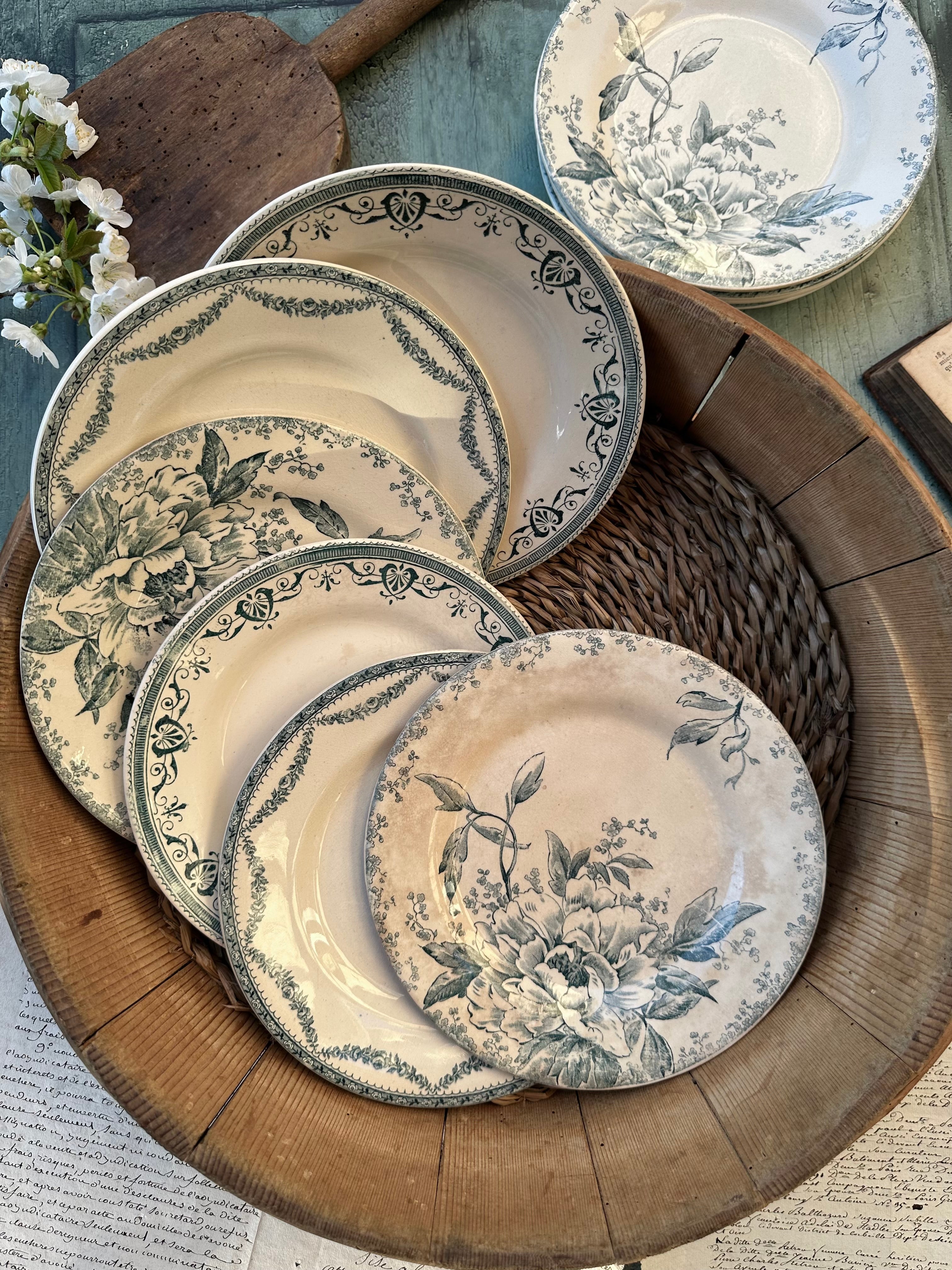 I. Suite de 6 assiettes à dessert dépareillées