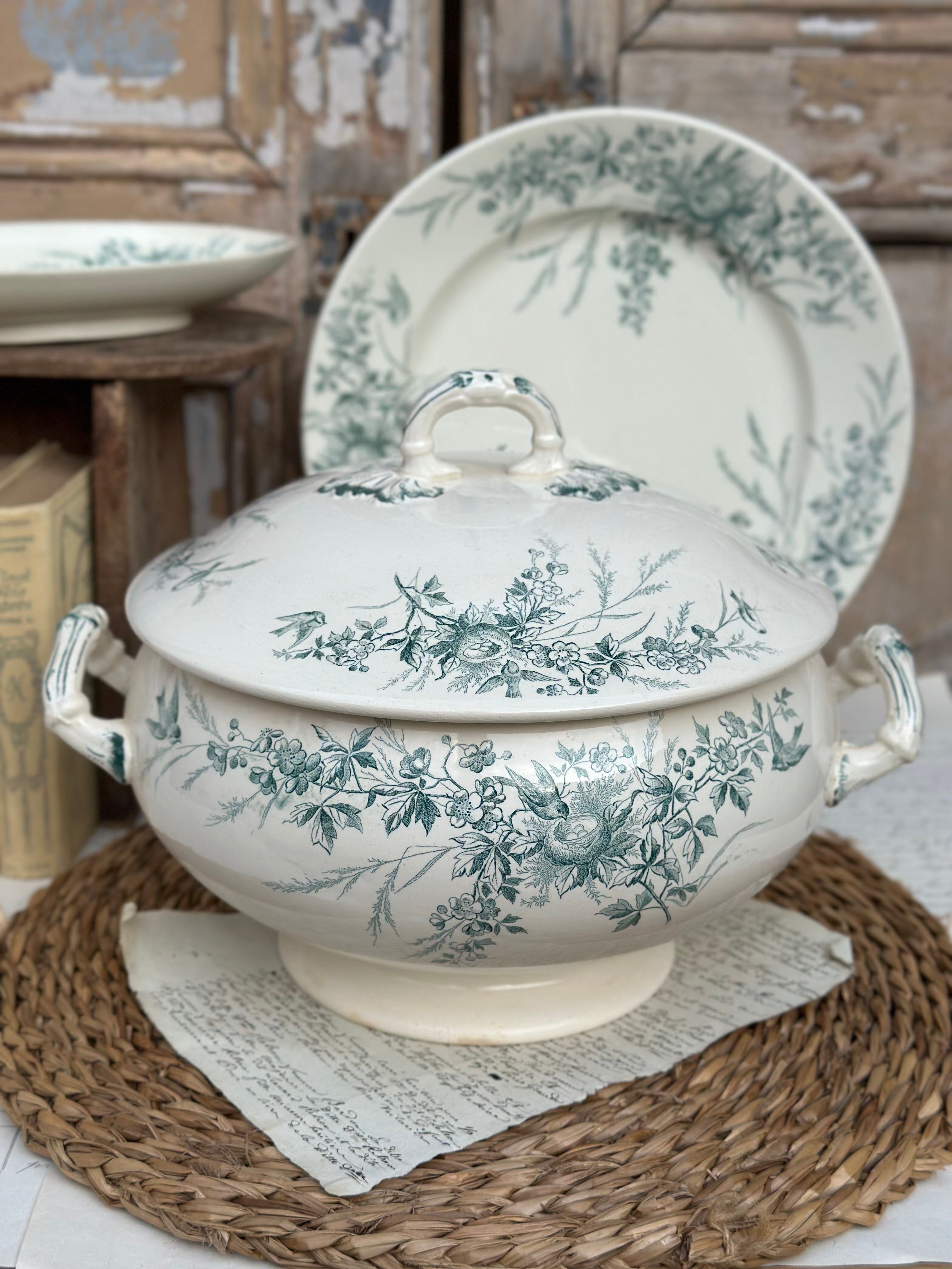 Large Creil et Montereau soup tureen, Linotte model