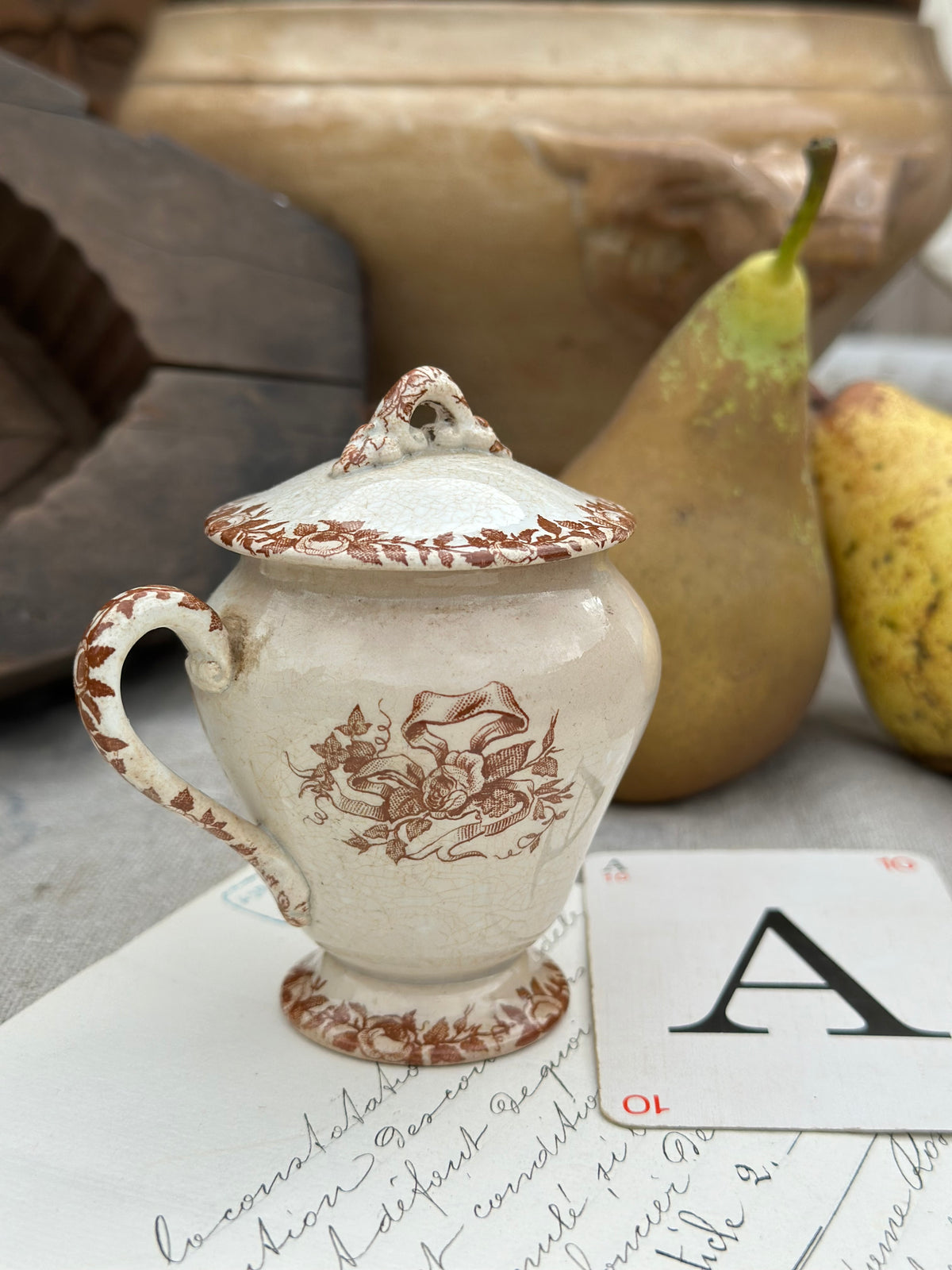 A. Pot à crème terre de fer Choisy le Roi, patiné