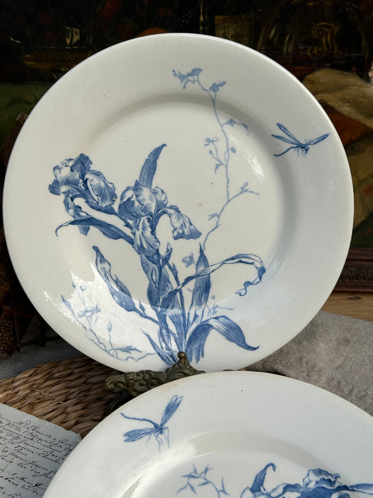 I. Deux assiettes plates Gien modèle Iris