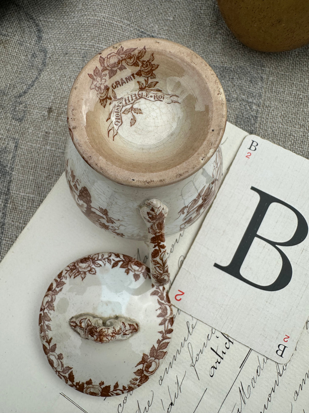 B. Pot à crème terre de fer Choisy le Roi, patiné