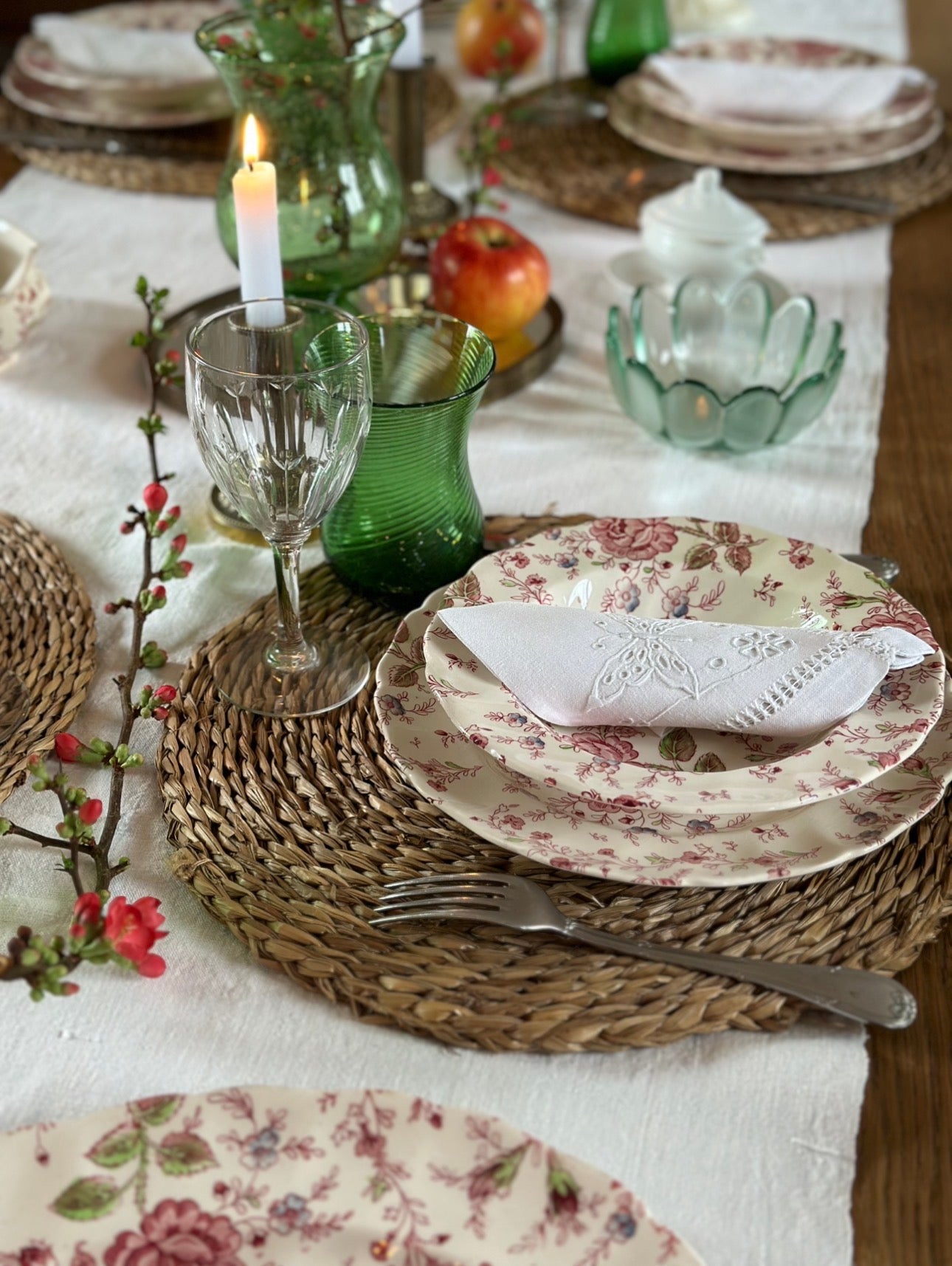 Suite de 6 assiettes creuses Johnson Bros modèle Rose Chintz