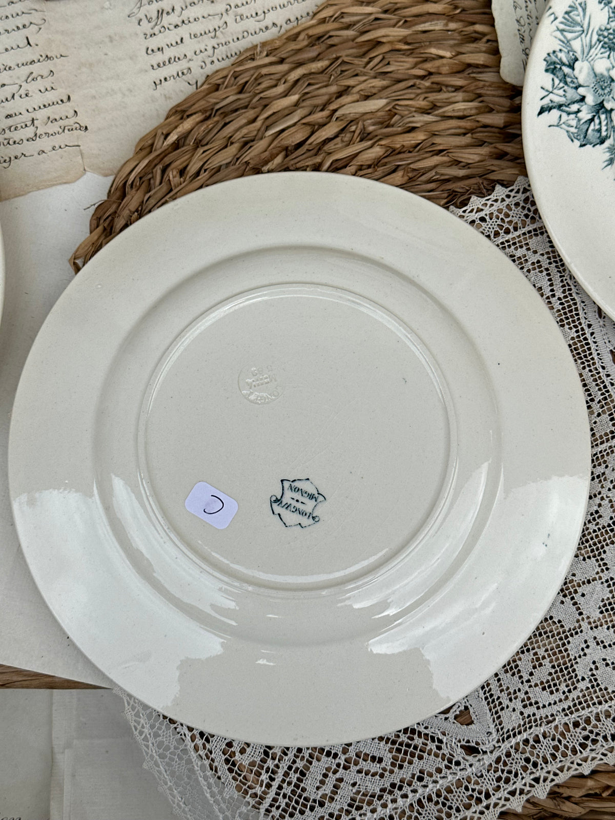 C. Suite de 5 assiettes à dessert Longwy modèle Mignon
